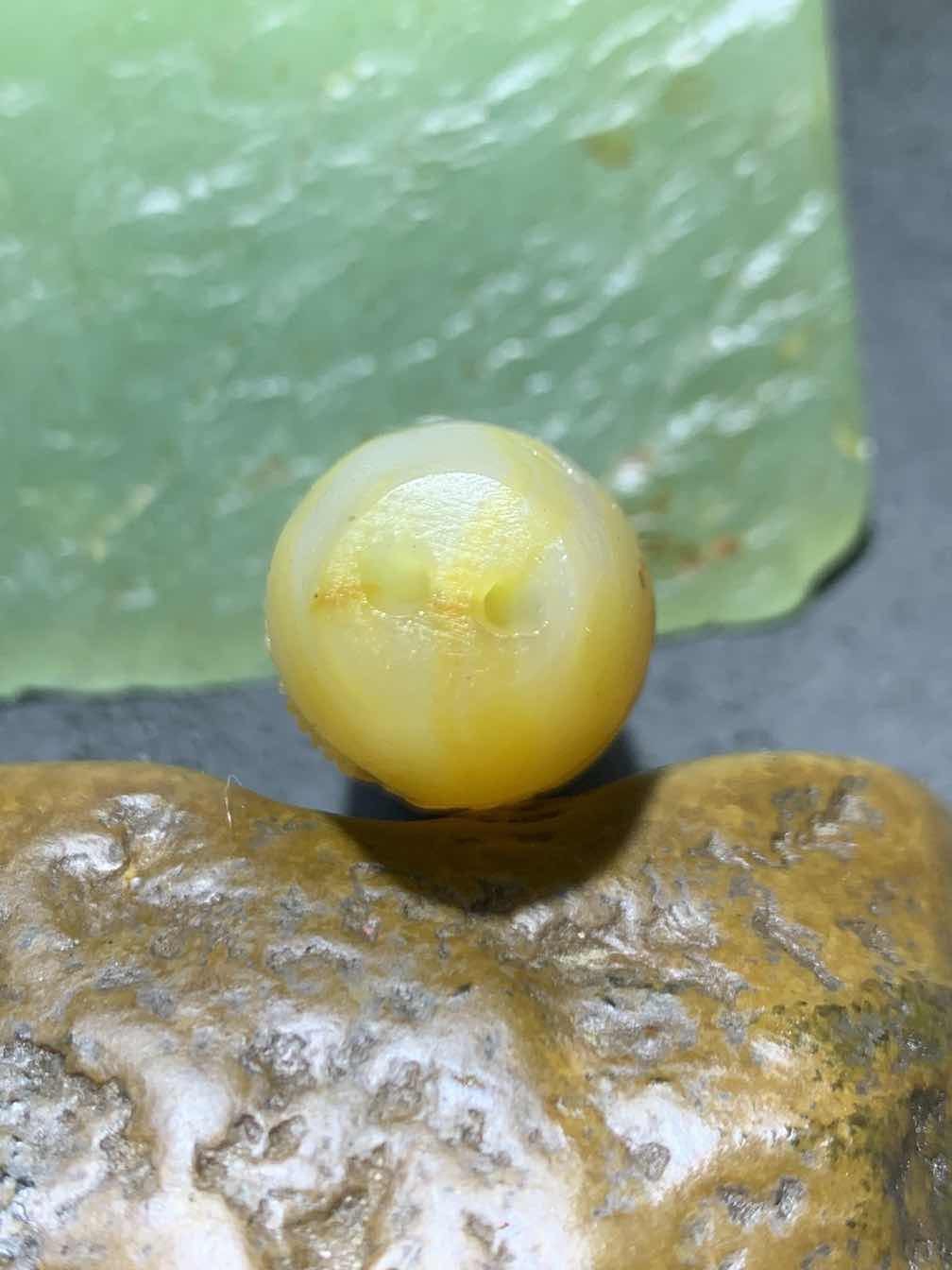 精美亚光蒙料草花纹战国红玛瑙高润度雕刻鲤鱼吊坠（把件)一个！
