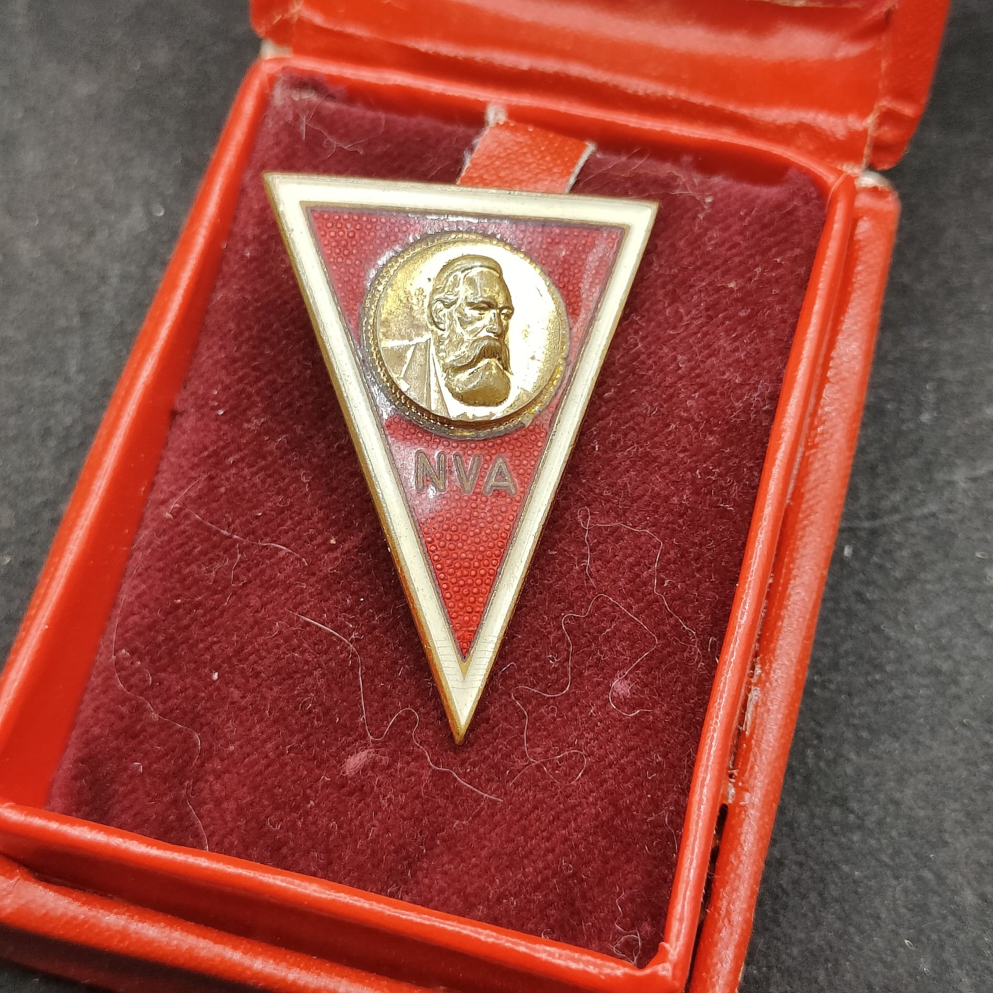 全场0元起拍 第123期 咸鱼国勋章拍卖专场 1月7日（周日）下午6：00开始 东德人民军 恩格斯军事学院毕业证章 东德高级军官将官获得