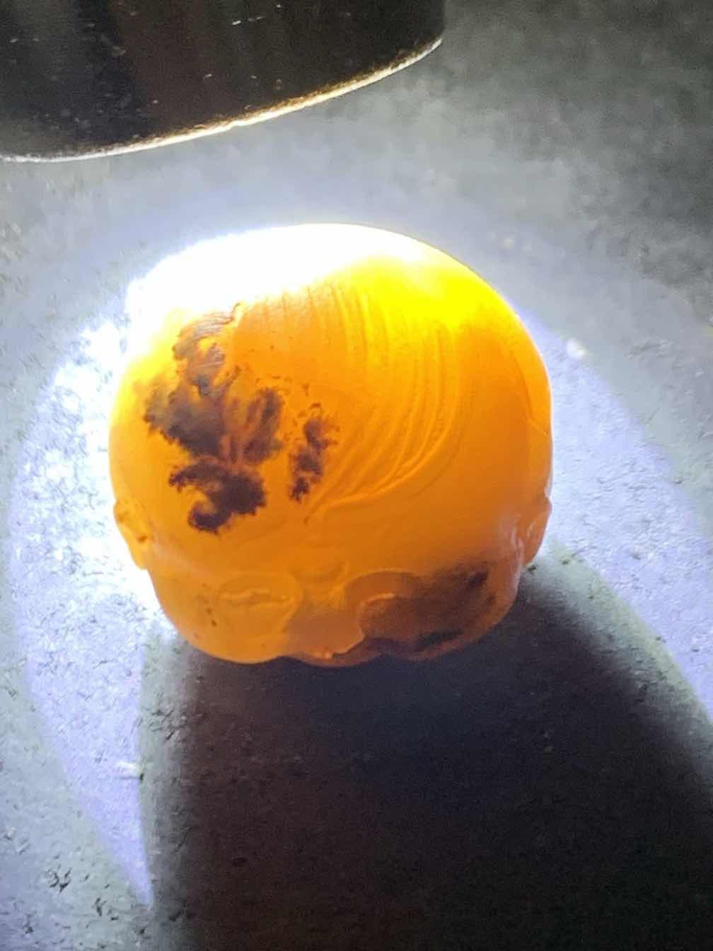 精美亚光原皮战国红玛瑙手工俏色巧雕童子随形圆珠一个，