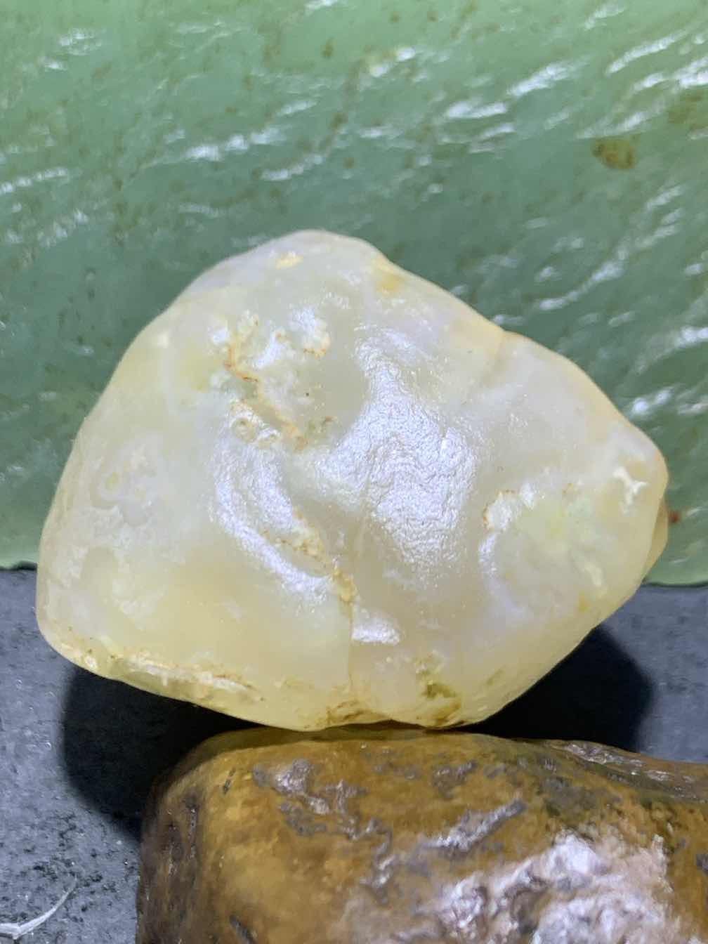 精美天然戈壁孔洞玛瑙原石一颗