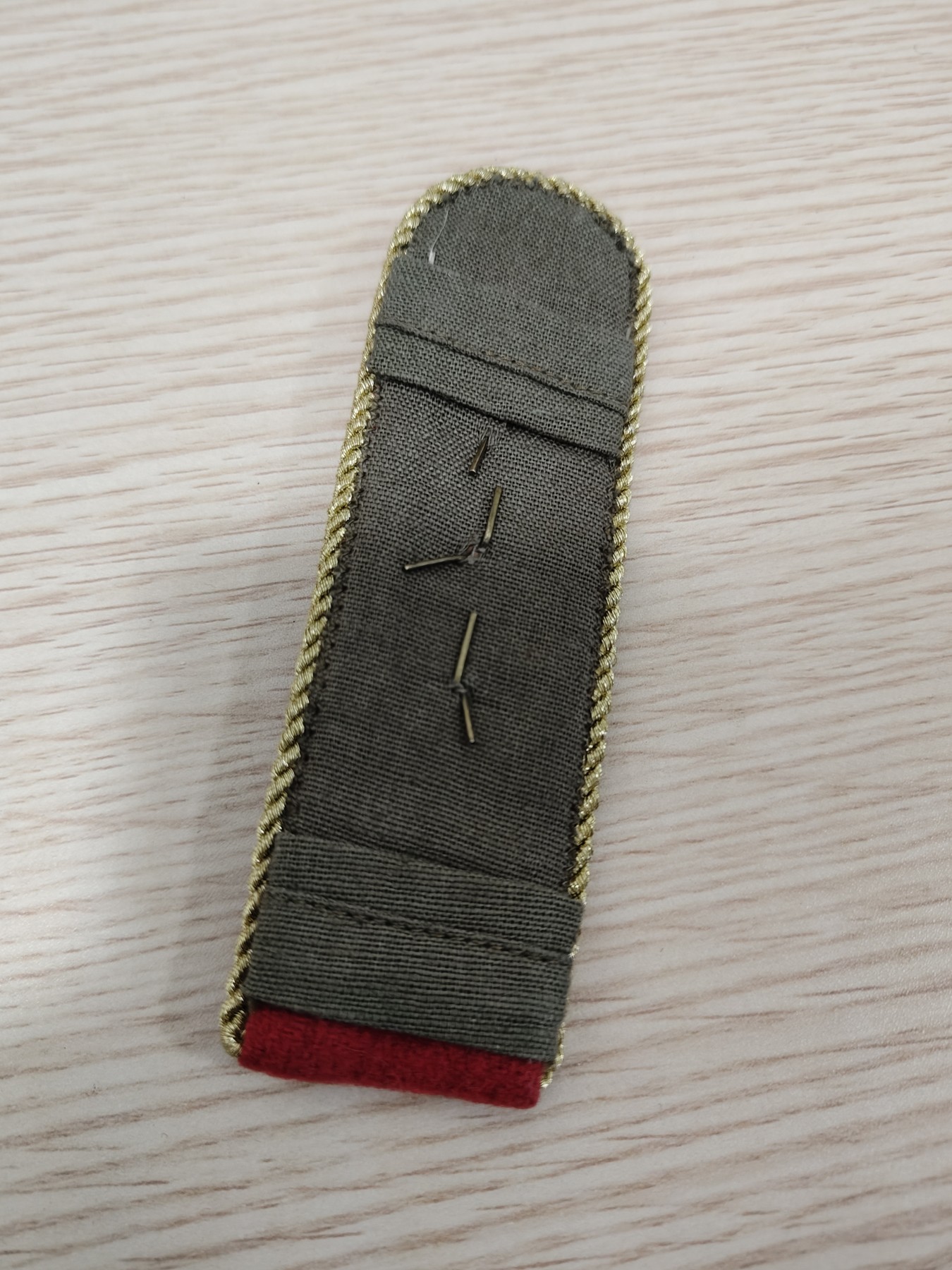 全场0元起拍 第123期 咸鱼国勋章拍卖专场 1月7日（周日）下午6：00开始 匈牙利仪仗队肩章一只