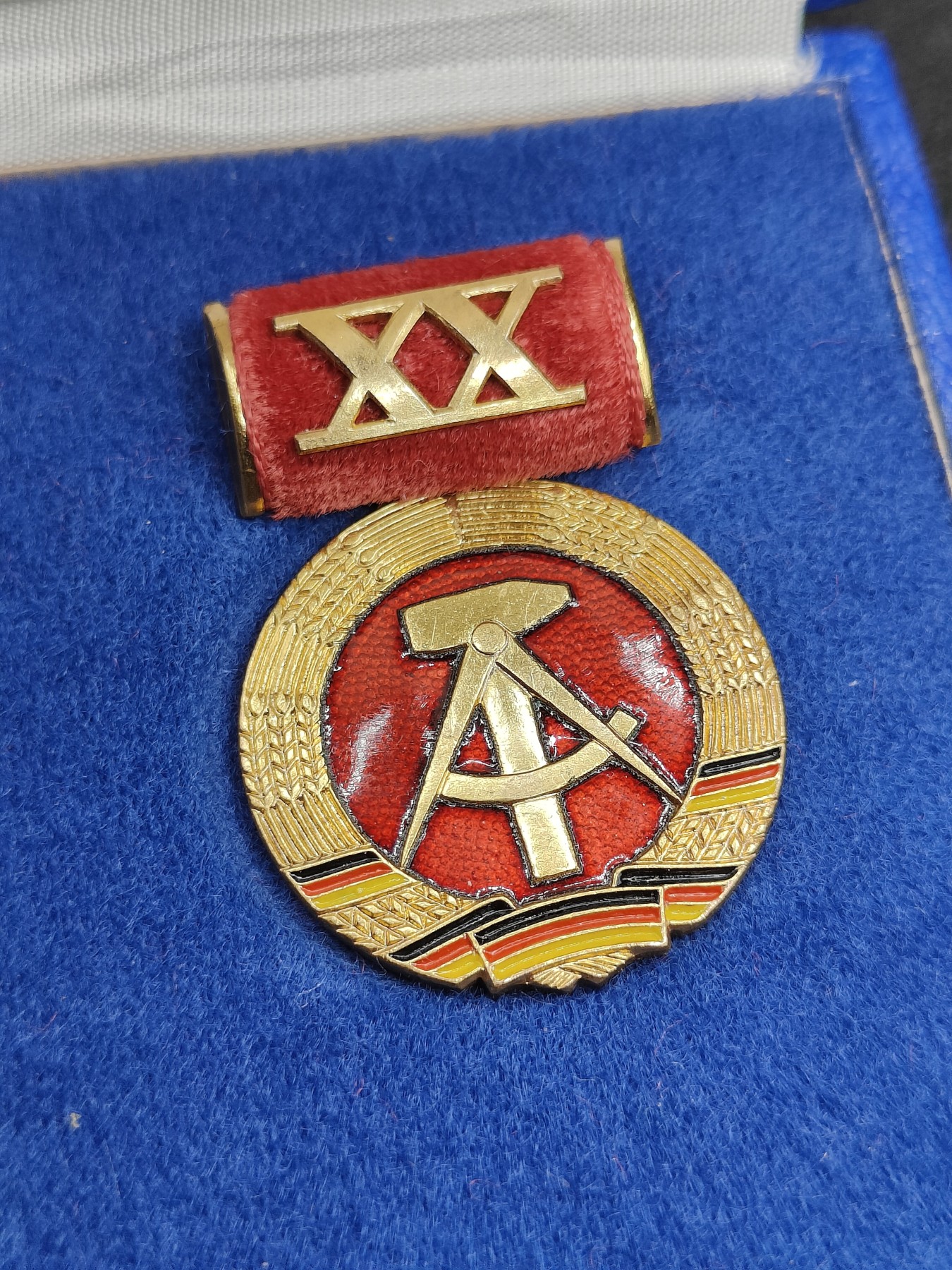 全场0元起拍 第123期 咸鱼国勋章拍卖专场 1月7日（周日）下午6：00开始 稀有 早期铜珐琅良好做工 东德建国20周年纪念章