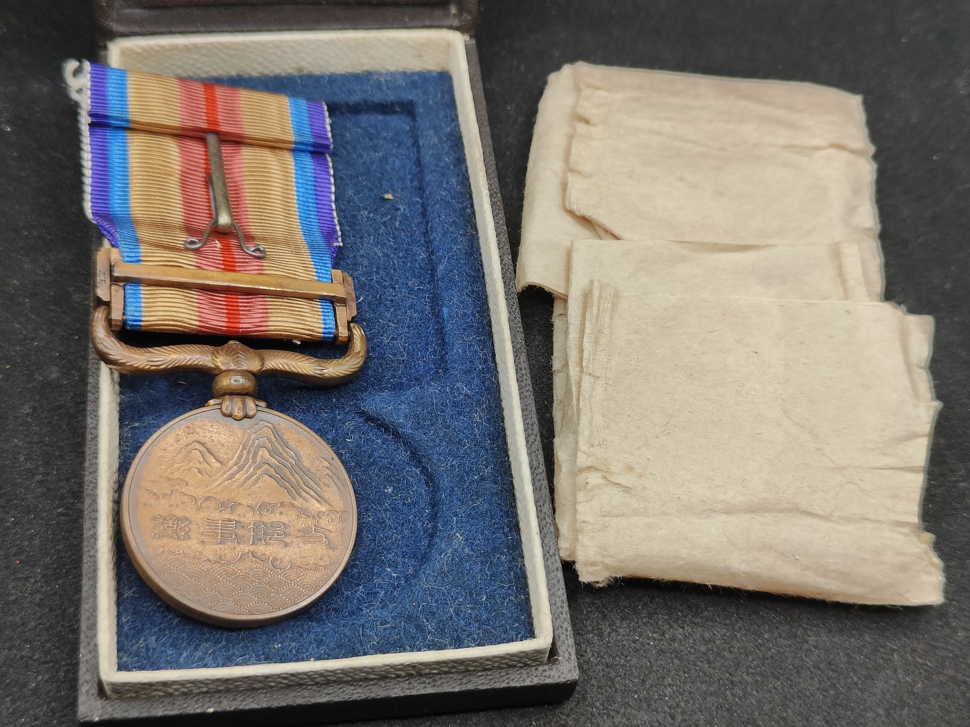 全场0元起拍 第123期 咸鱼国勋章拍卖专场 1月7日（周日）下午6：00开始 极美品盒无损 日本事变从军记章带盒带纸袋