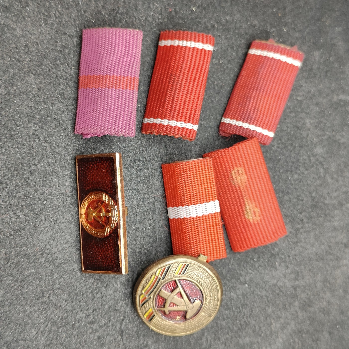 全场0元起拍 第123期 咸鱼国勋章拍卖专场 1月7日（周日）下午6：00开始 东德略帽徽一组