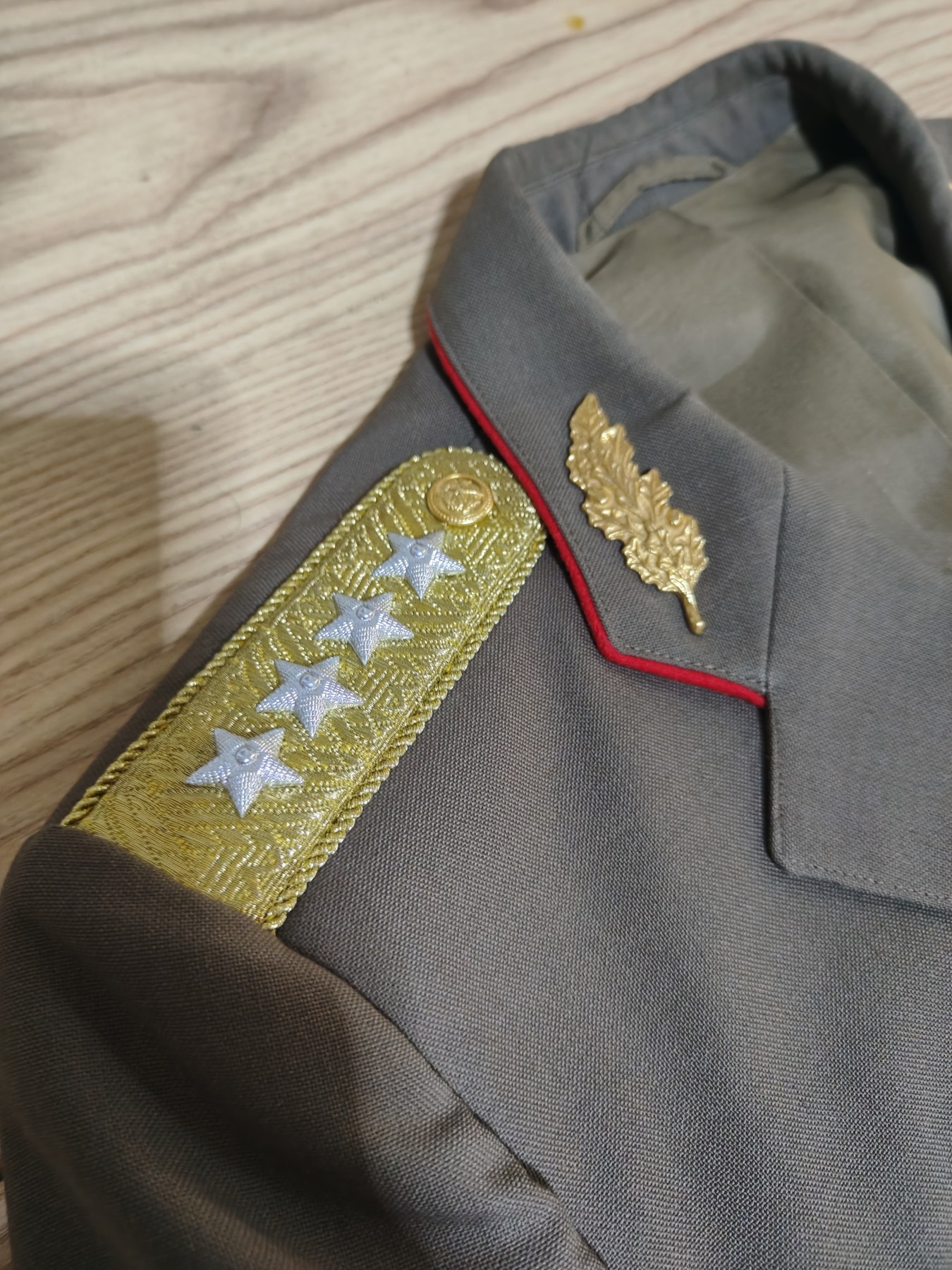 全场0元起拍 第123期 咸鱼国勋章拍卖专场 1月7日（周日）下午6：00开始 匈牙利陆军大将常服 胸围104 肩宽47 衣长78 袖长62 腰围80 裤长100 LajosCzinege齐奈盖·拉约什 匈牙利陆军大将国防部长政治局委员副总理