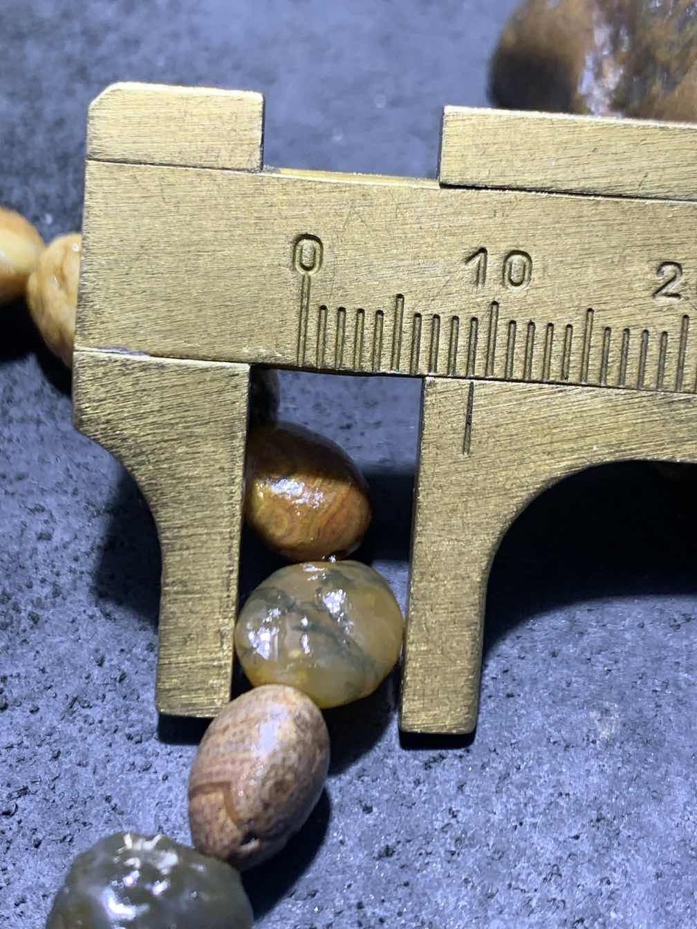 精美阿拉善多宝石原石手串一条，