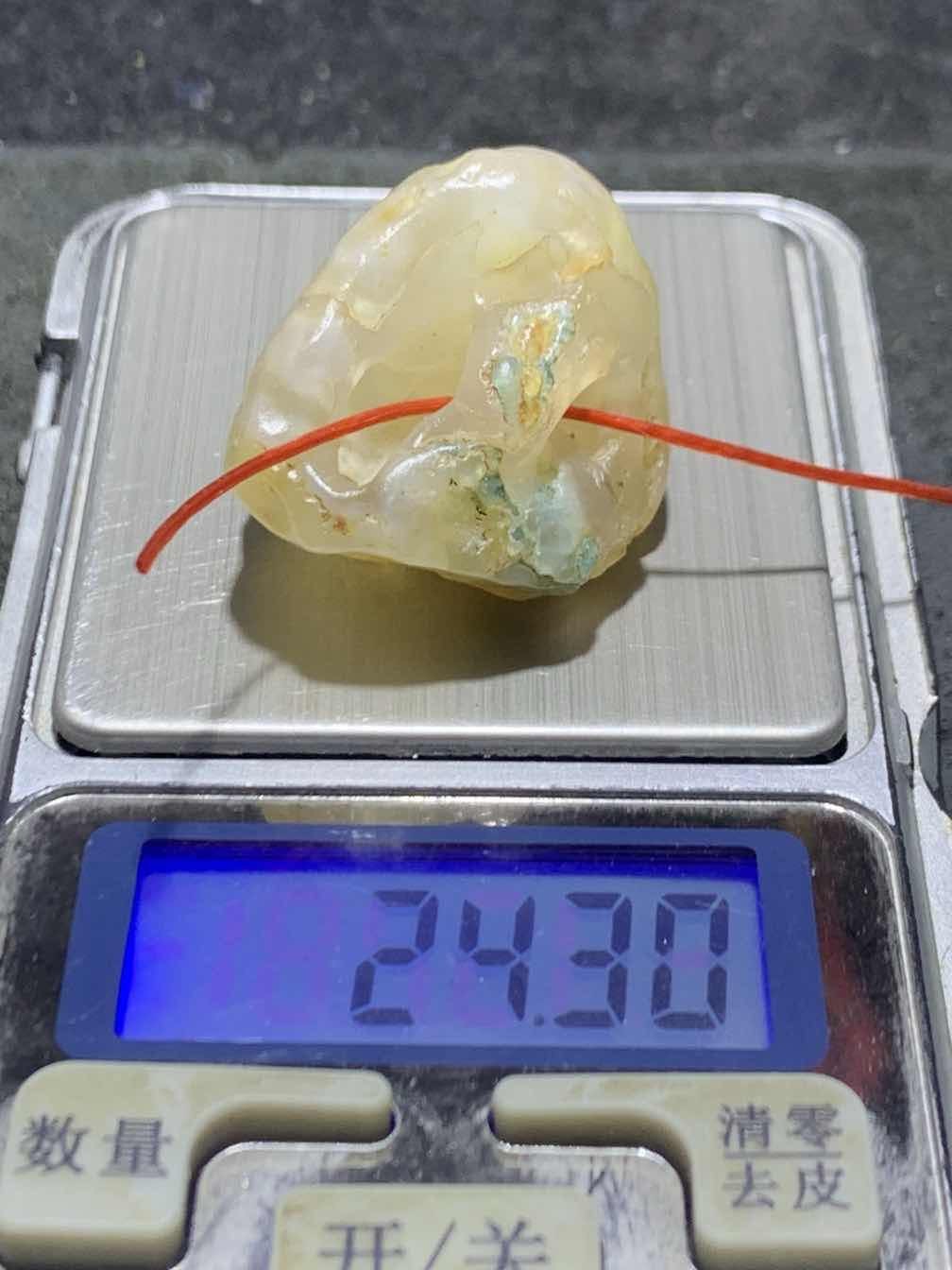 精美天然戈壁孔洞玛瑙原石一颗