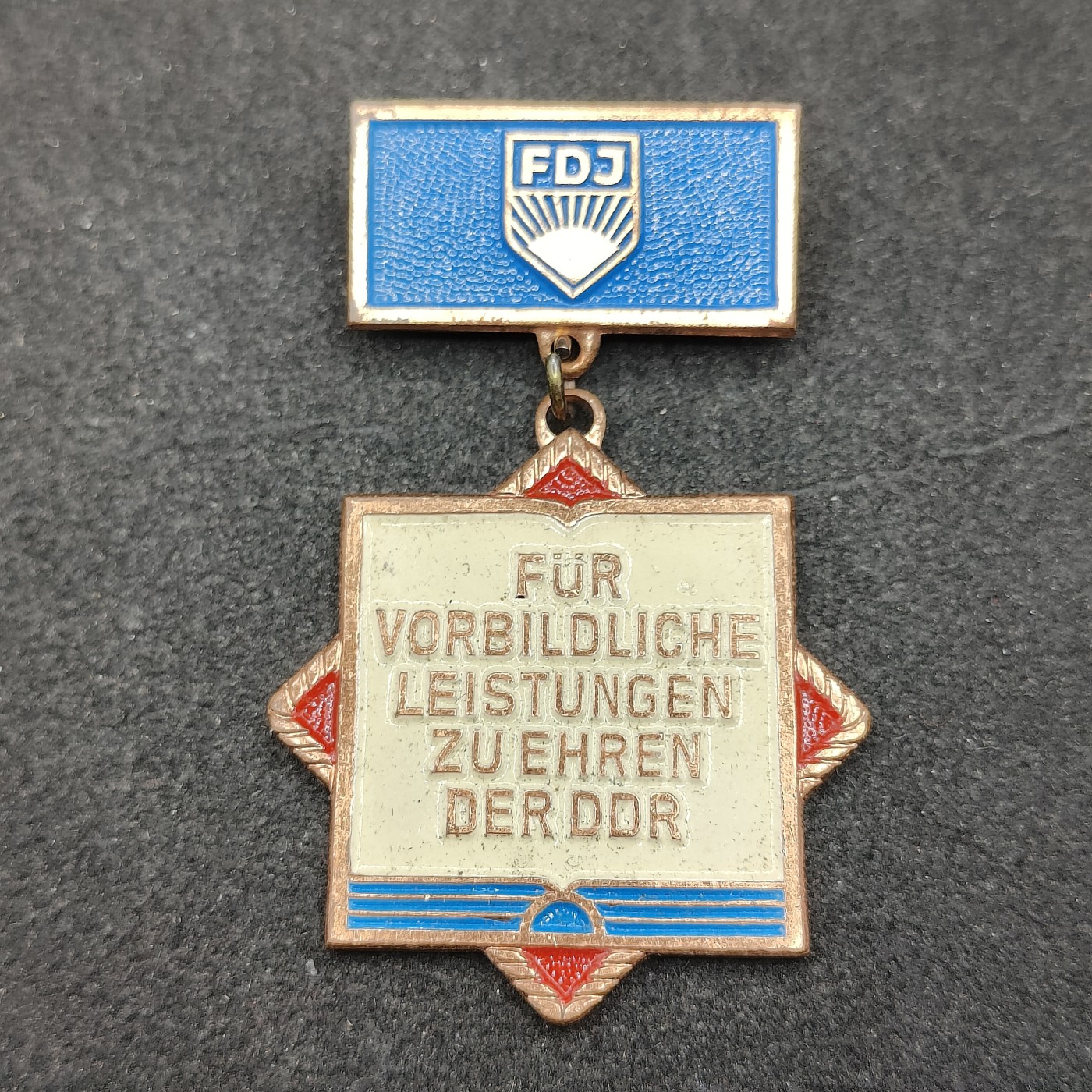 全场0元起拍 第123期 咸鱼国勋章拍卖专场 1月7日（周日）下午6：00开始 东德fdj奖章