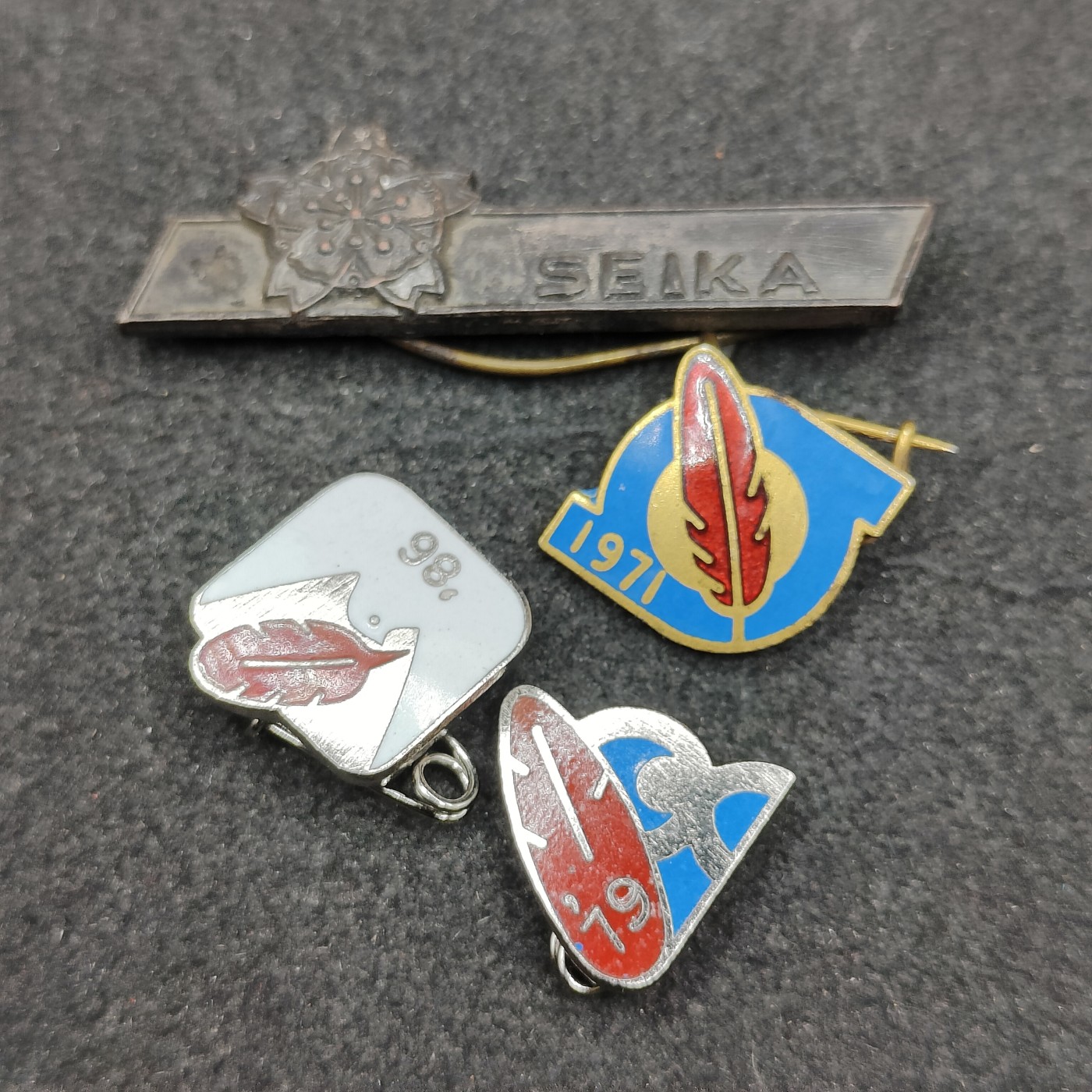 全场0元起拍 第123期 咸鱼国勋章拍卖专场 1月7日（周日）下午6：00开始 日本徽章一组