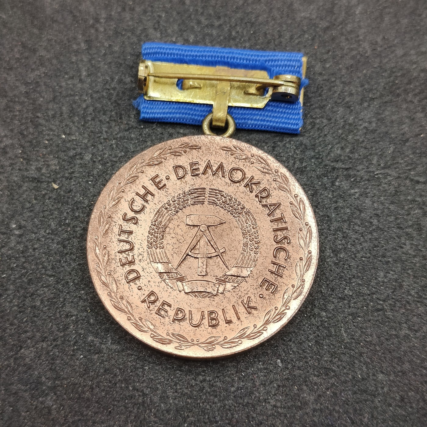 全场0元起拍 第123期 咸鱼国勋章拍卖专场 1月7日（周日）下午6：00开始 东德裴斯洛泰齐忠诚服务奖章