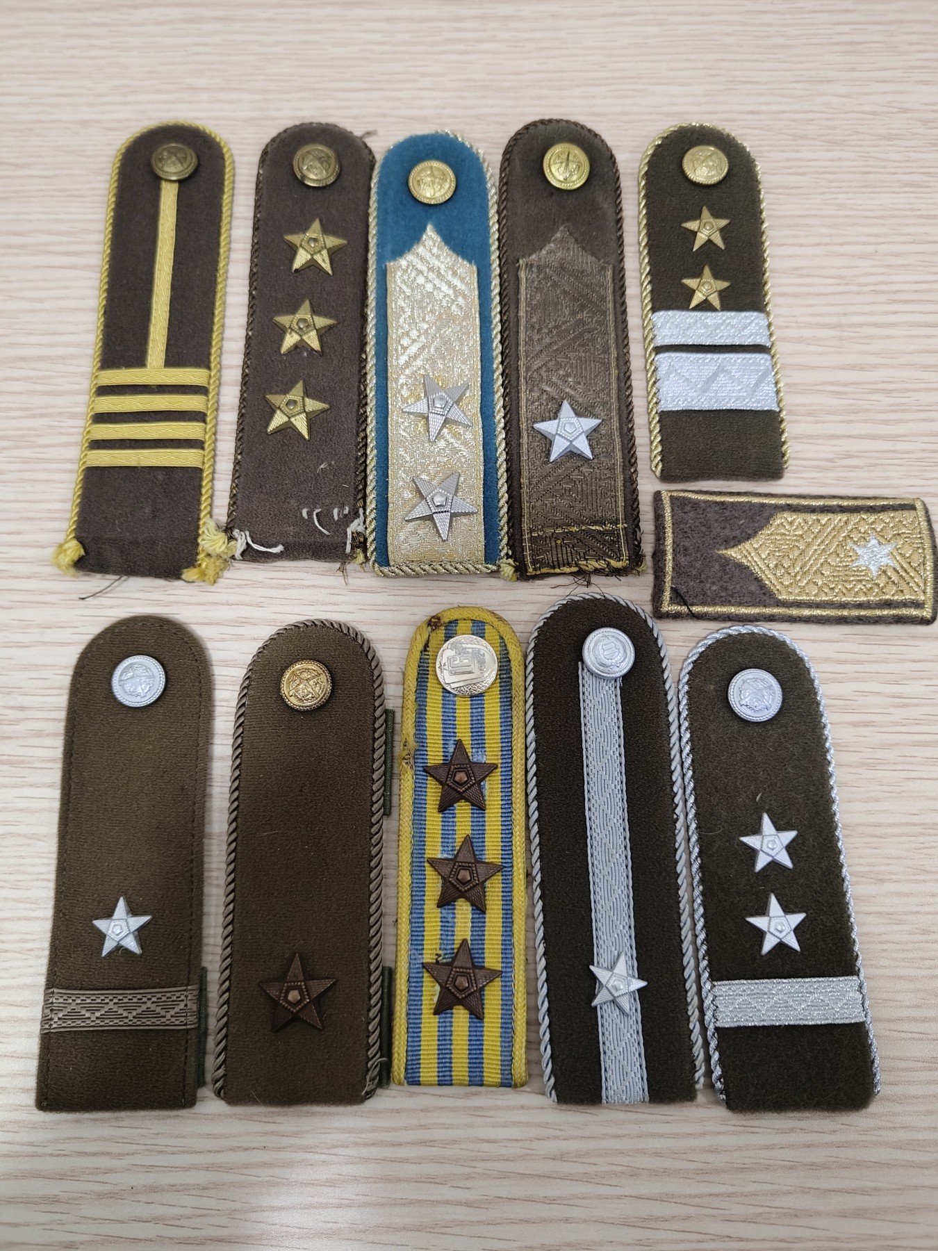 全场0元起拍 第123期 咸鱼国勋章拍卖专场 1月7日（周日）下午6：00开始 匈牙利肩章若干