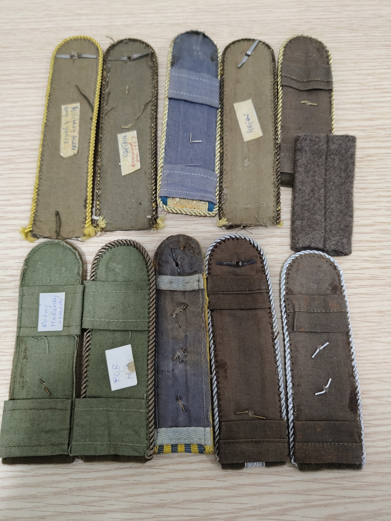 全场0元起拍 第123期 咸鱼国勋章拍卖专场 1月7日（周日）下午6：00开始 匈牙利肩章若干