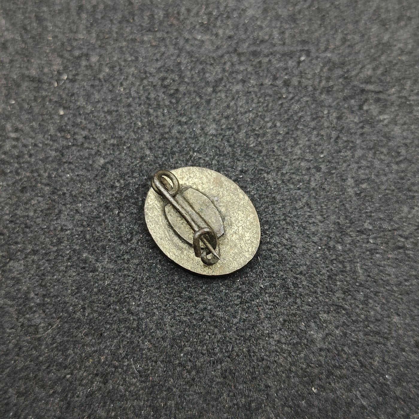 全场0元起拍 第123期 咸鱼国勋章拍卖专场 1月7日（周日）下午6：00开始 东德社会统一党珐琅党徽 早期珐琅版