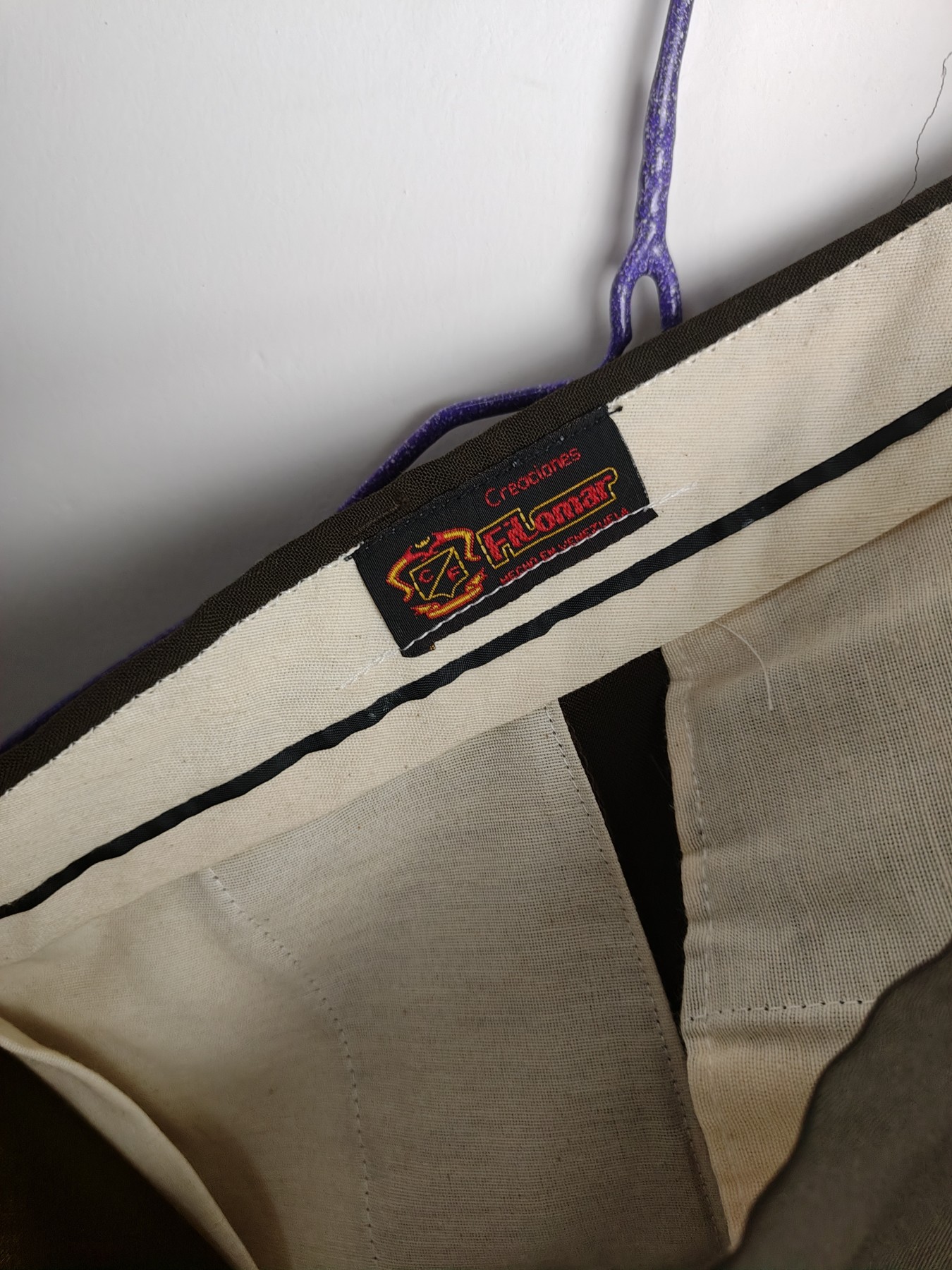 全场0元起拍 第123期 咸鱼国勋章拍卖专场 1月7日（周日）下午6：00开始 委内瑞拉将官常礼服稀少全套 图中星芒章与大檐帽为参考不算在内 胸围98 肩宽44 衣长76 袖长59 腰围84 裤长99