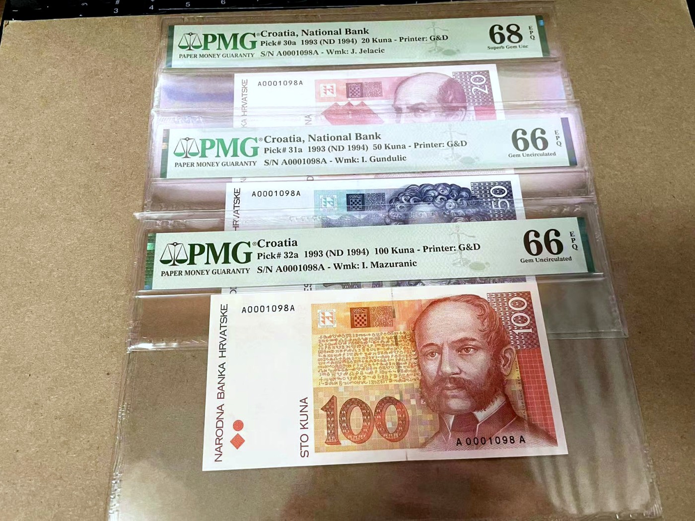 【Blue Auction】✨世界纸币精拍第414期【精】  【一组 8张 AA冠千位全同小号倒置号】克罗地亚 1993年10-1000库纳 PMG68EPQ-64EPQ 精美 