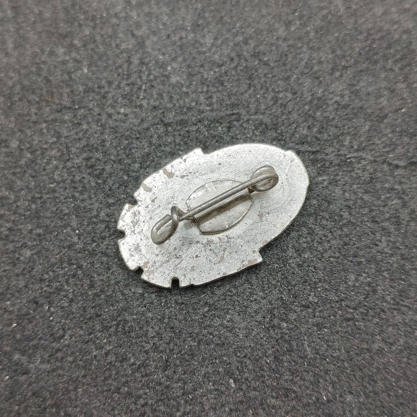 全场0元起拍 第123期 咸鱼国勋章拍卖专场 1月7日（周日）下午6：00开始 东德GST珐琅技能章