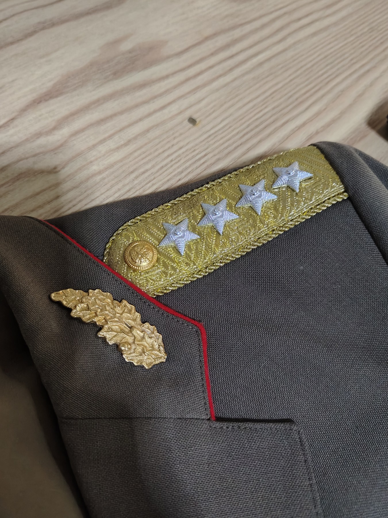 全场0元起拍 第123期 咸鱼国勋章拍卖专场 1月7日（周日）下午6：00开始 匈牙利陆军大将常服 胸围104 肩宽47 衣长78 袖长62 腰围80 裤长100 LajosCzinege齐奈盖·拉约什 匈牙利陆军大将国防部长政治局委员副总理