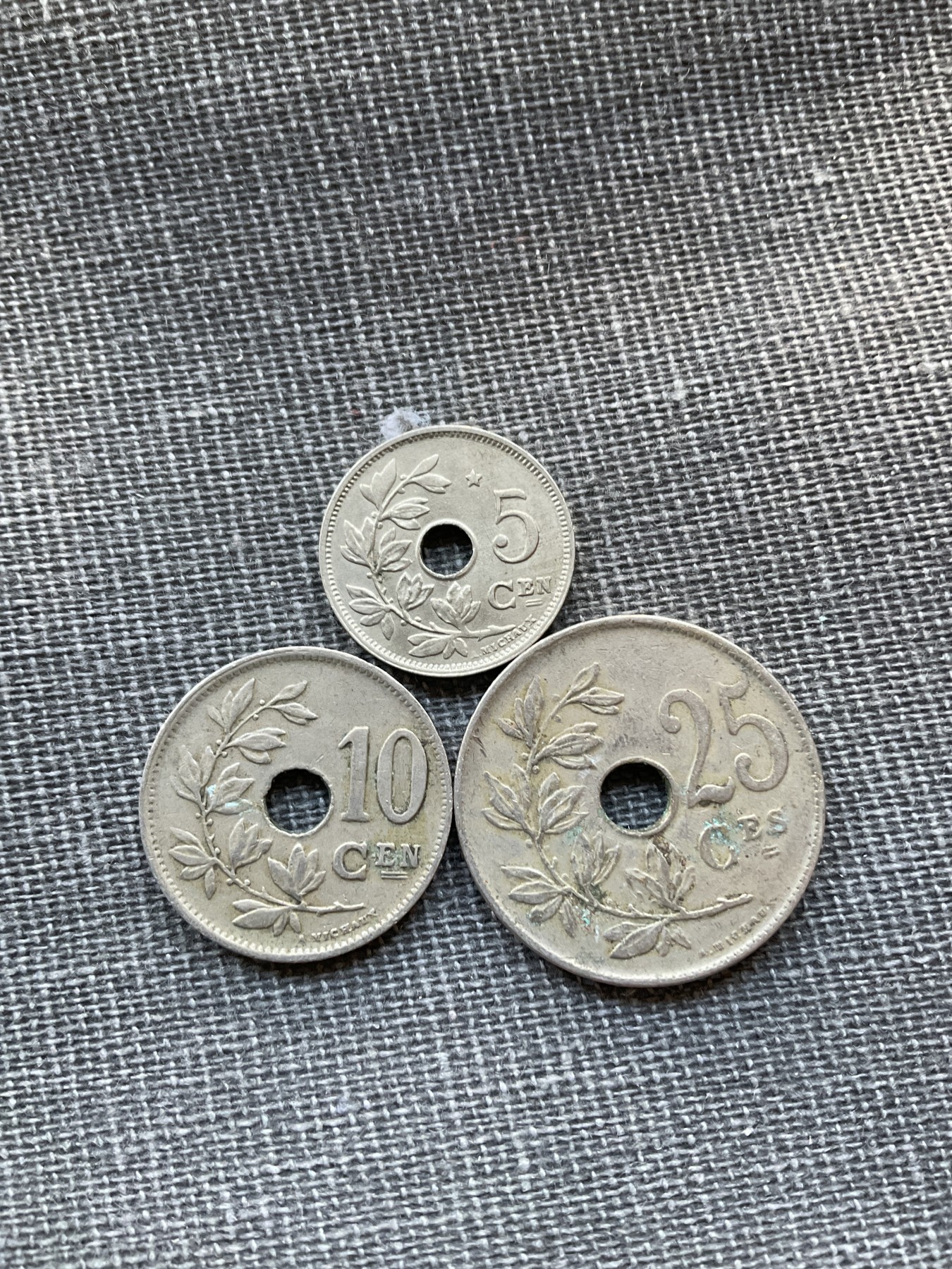 外国硬币首场2024-1-6 比利时中孔钱币一组