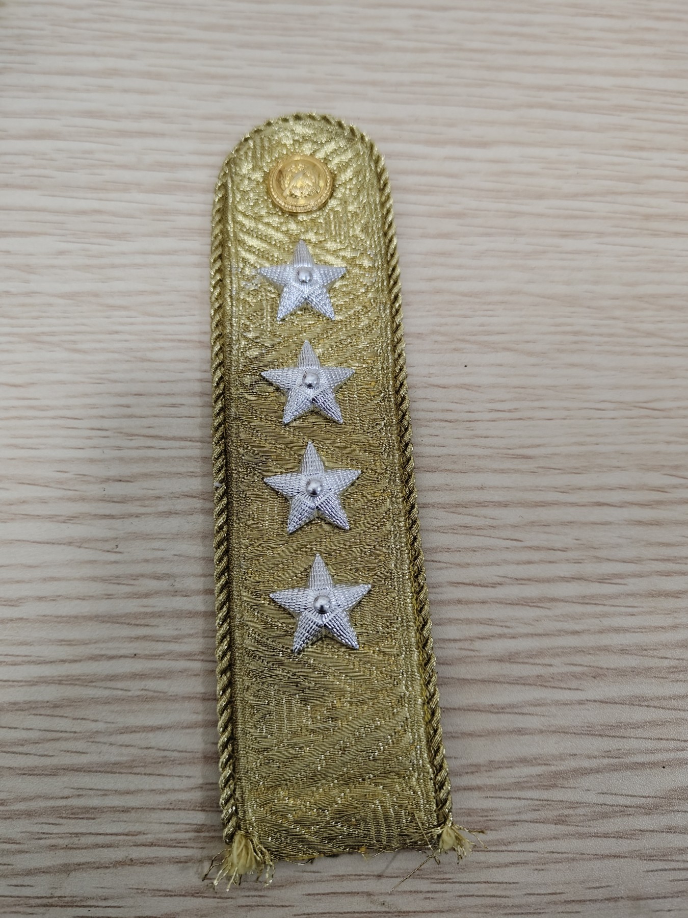 全场0元起拍 第123期 咸鱼国勋章拍卖专场 1月7日（周日）下午6：00开始 匈牙利大将肩章一只