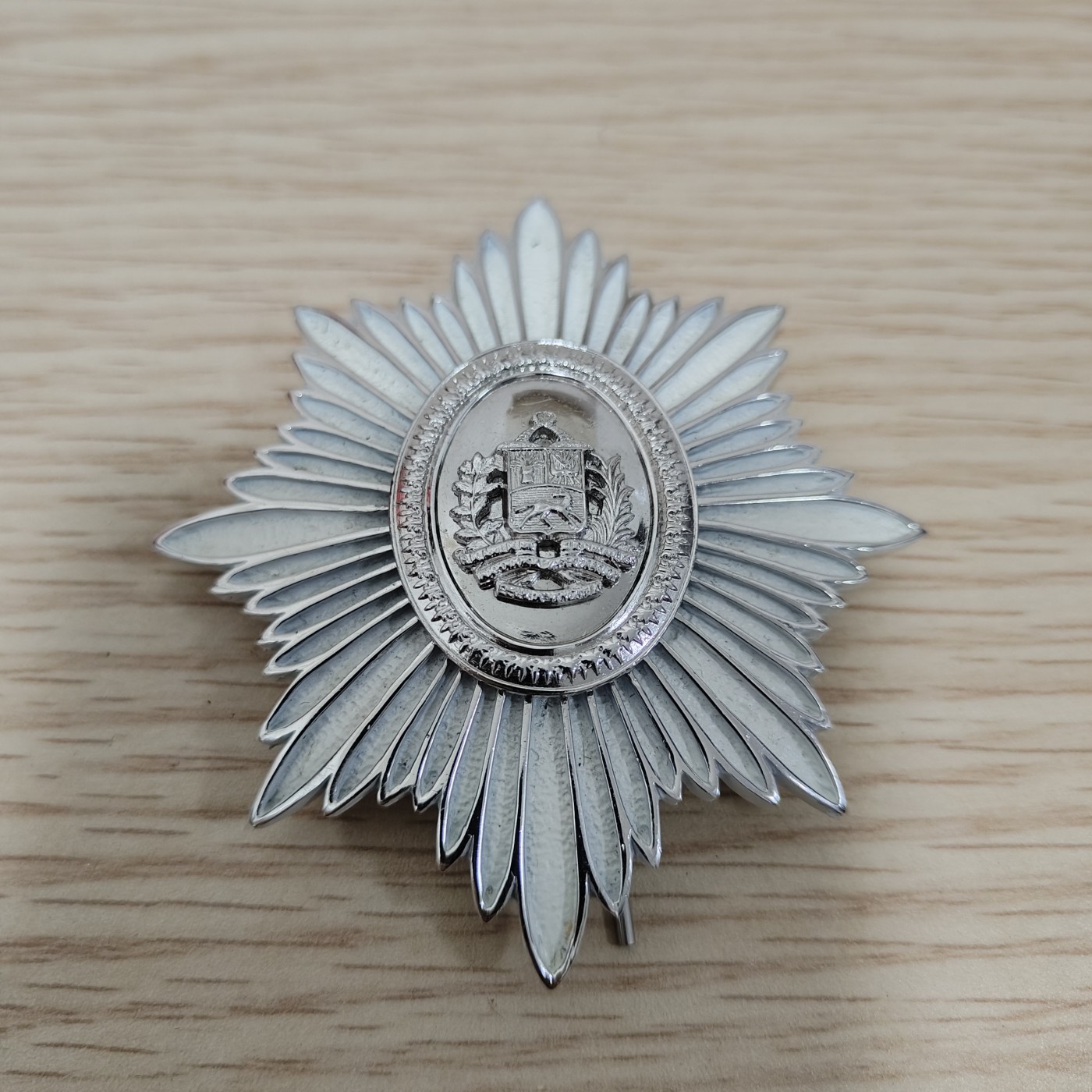 全场0元起拍 第123期 咸鱼国勋章拍卖专场 1月7日（周日）下午6：00开始 委内瑞拉最高荣誉 解放者勋章星芒 玻利瓦尔勋章