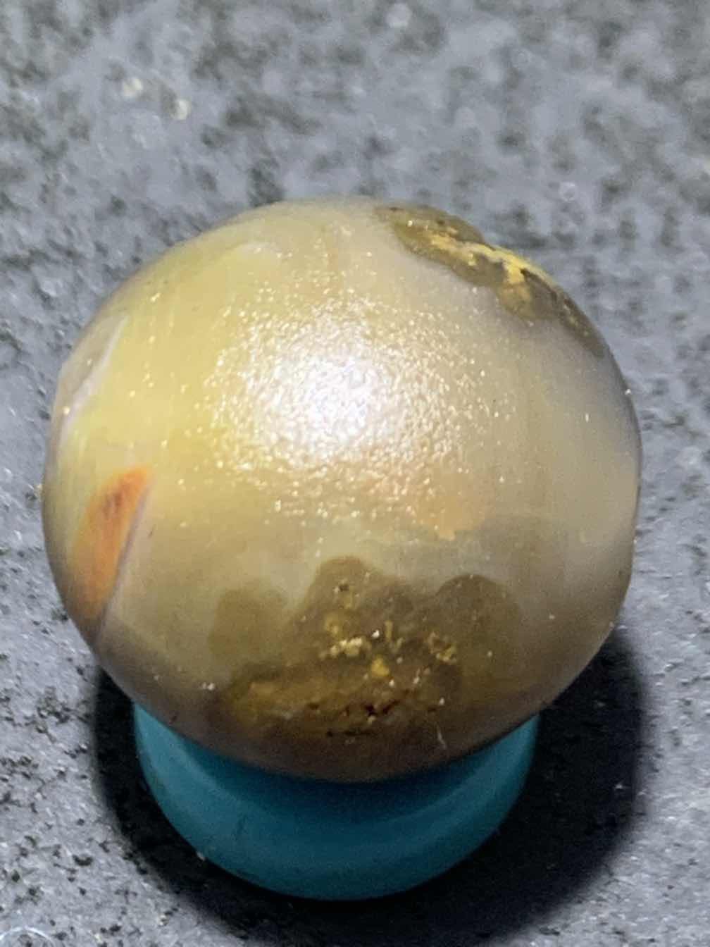 精美亚光原皮战国红玛瑙手工俏色巧雕童子随形圆珠一个，
