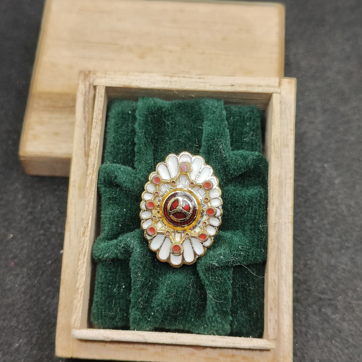 全场0元起拍 第123期 咸鱼国勋章拍卖专场 1月7日（周日）下午6：00开始 日本优良运转者徽章 金章