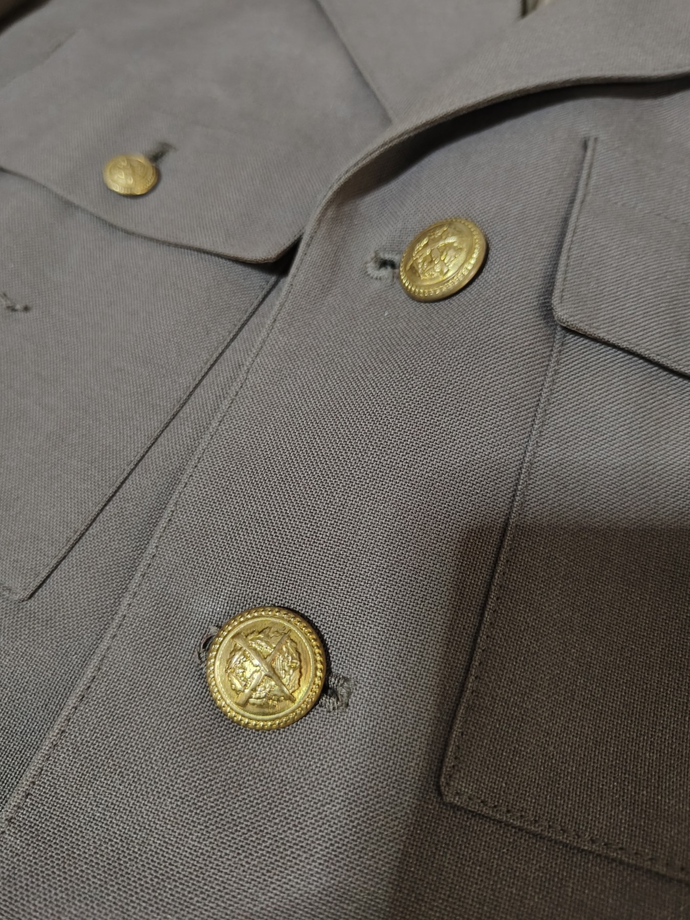 全场0元起拍 第123期 咸鱼国勋章拍卖专场 1月7日（周日）下午6：00开始 匈牙利陆军大将常服 胸围104 肩宽47 衣长78 袖长62 腰围80 裤长100 LajosCzinege齐奈盖·拉约什 匈牙利陆军大将国防部长政治局委员副总理