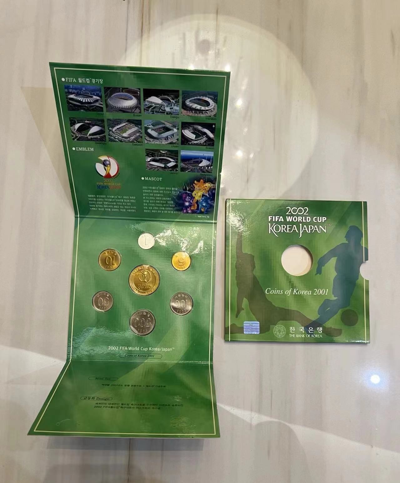 【币观天下】第2期钱币低佣金秒杀专场全场三件以上包邮 韩国2002年日韩世界杯官方套币 含一枚足球纪念章