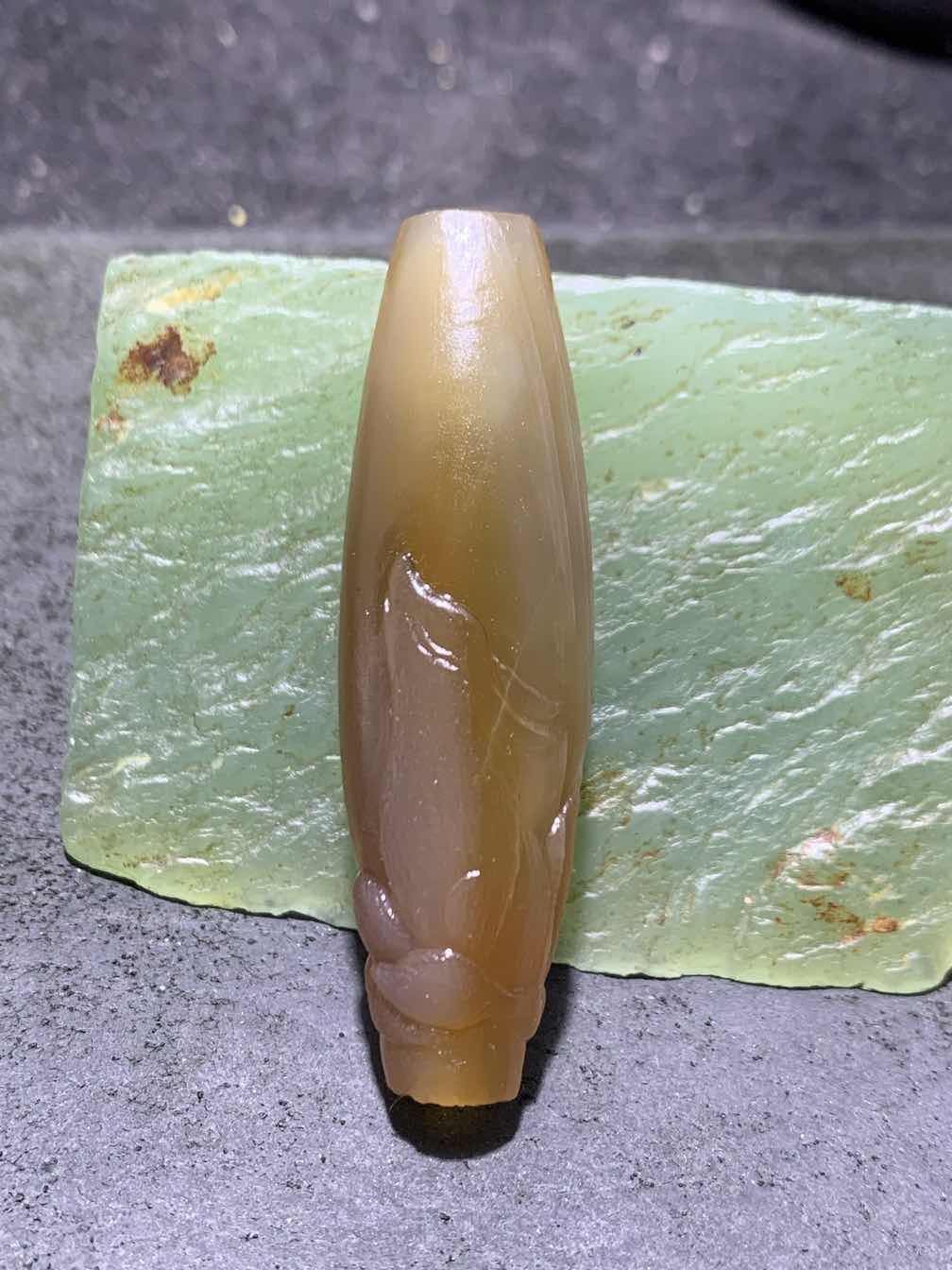 精美亚光高玉化千层纹巴西玛瑙手工俏色巧雕灵狐大桶珠一个
