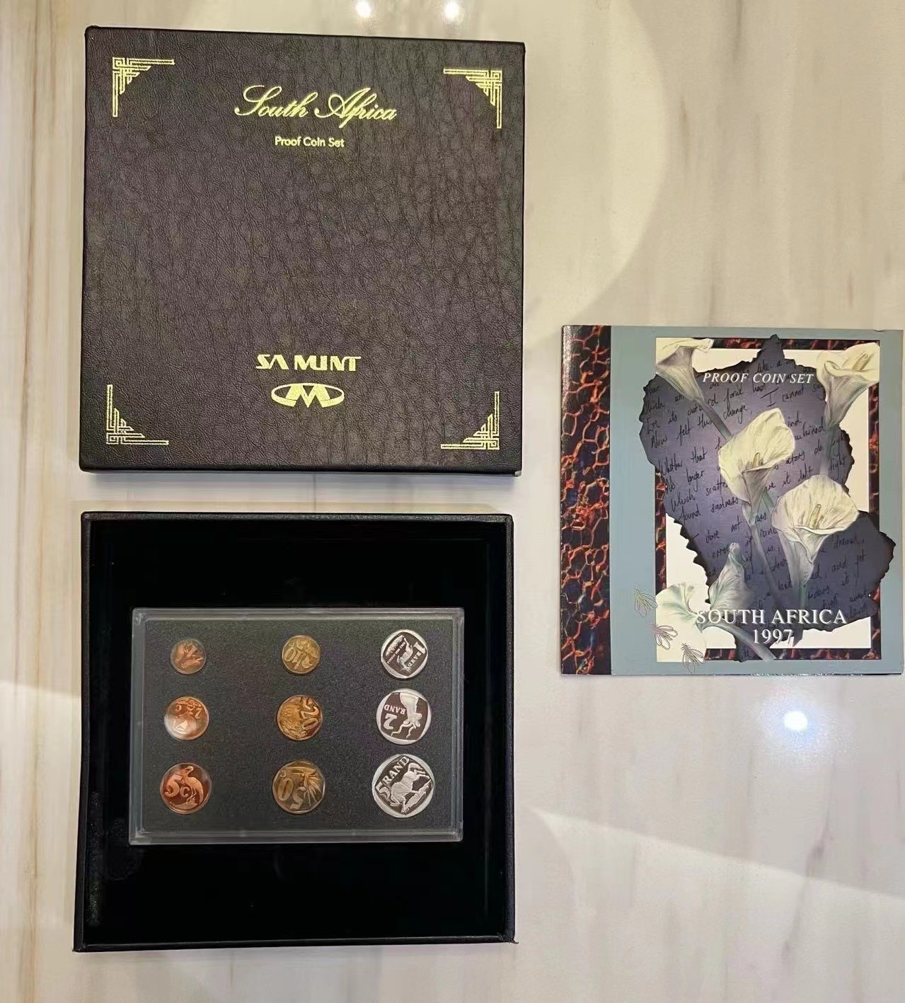 【币观天下】第2期钱币低佣金秒杀专场全场三件以上包邮 南非1997年官方精制套币 盒证齐 铜币有氧化品相如图