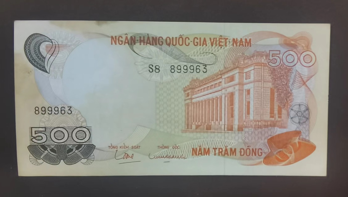 北京马甸外国币专卖微拍第114期，外国纸币专场，陆续上新，欢迎关注 早期越南500盾，近全新有黄斑，如图
