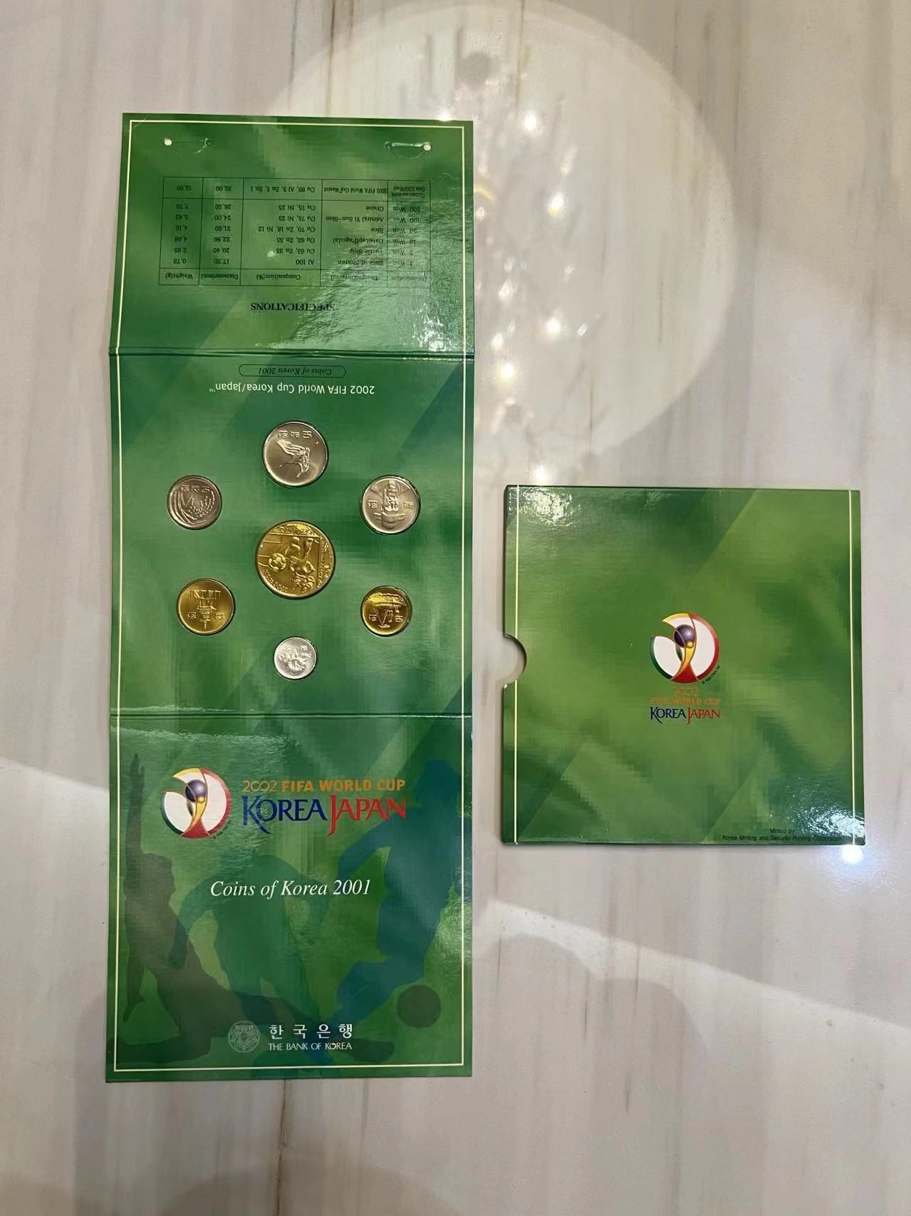 【币观天下】第2期钱币低佣金秒杀专场全场三件以上包邮 韩国2002年日韩世界杯官方套币 含一枚足球纪念章