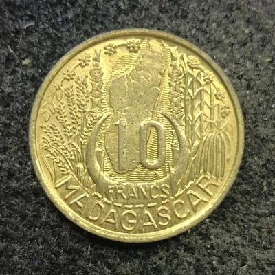 【淘币小摊】第二百三十八拍 散币场  周三到周日五连拍 满百包邮可预留 周一发货  - 法属马达加斯加1953年10法郎铜币好品