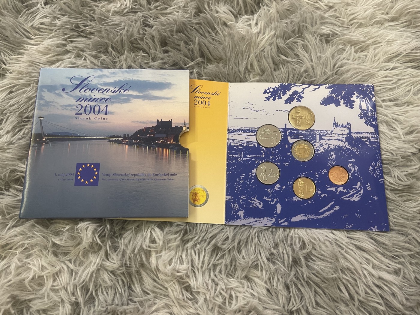 【币观天下】第2期钱币低佣金秒杀专场全场三件以上包邮 斯洛伐克2004年官方套币 含一枚双色纪念章