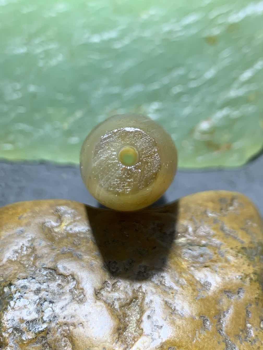 精美亚光高玉化千层纹巴西玛瑙手工俏色巧雕灵狐大桶珠一个