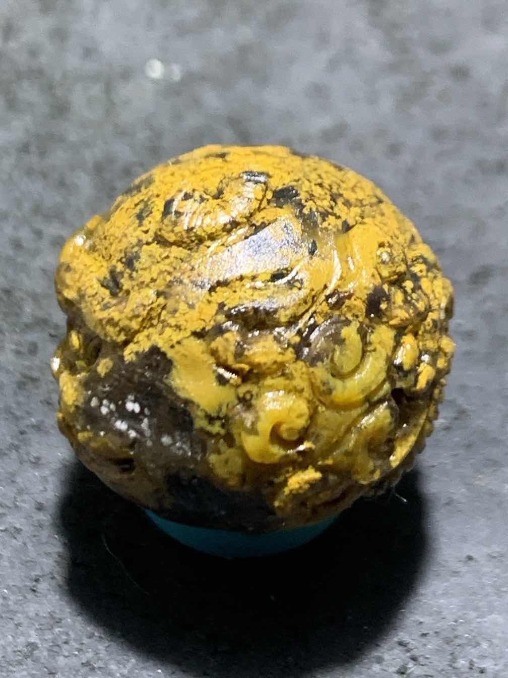 精美草花纹战国红玛瑙亚光手工雕刻瑞兽珠一颗