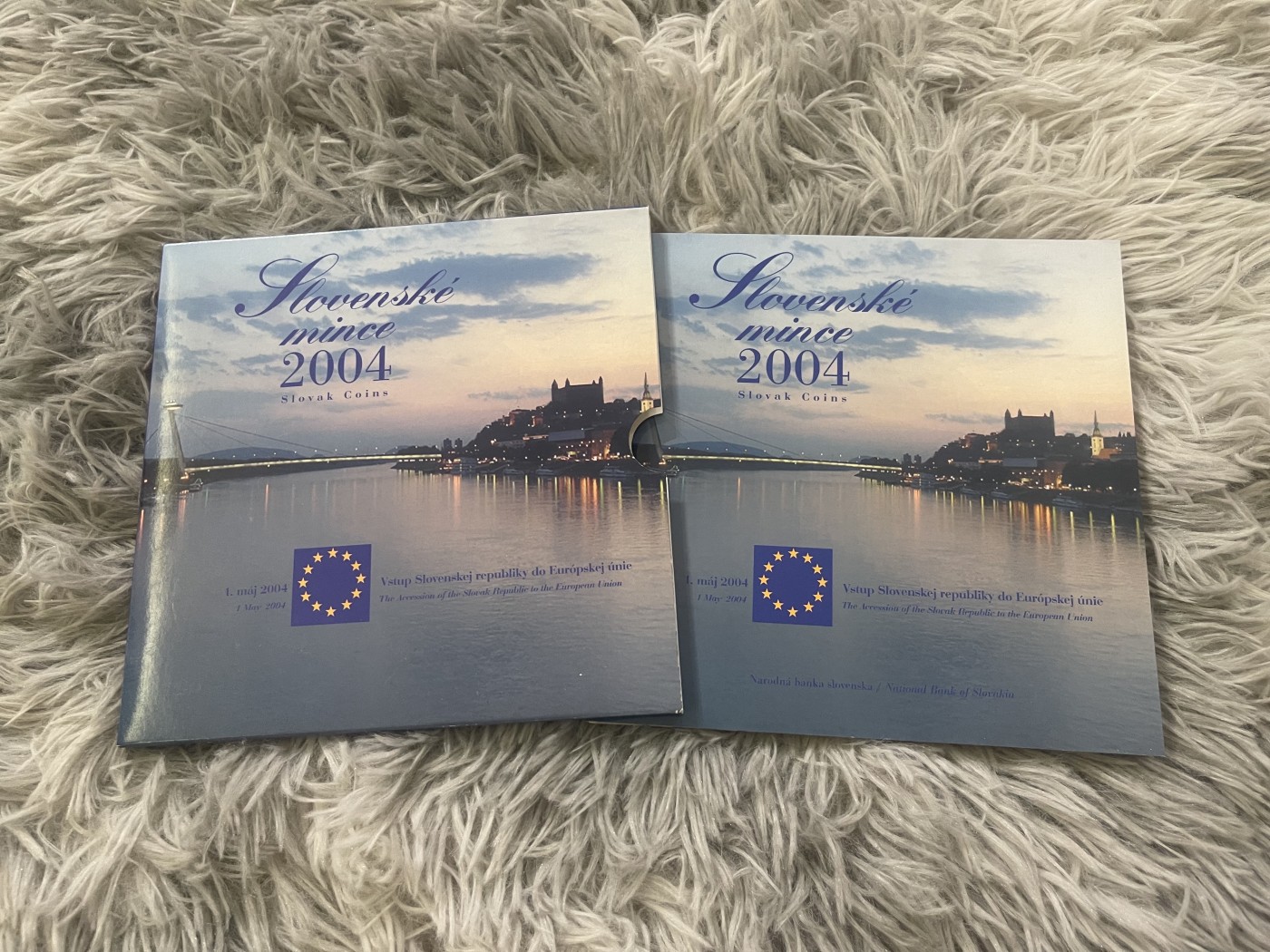 【币观天下】第2期钱币低佣金秒杀专场全场三件以上包邮 斯洛伐克2004年官方套币 含一枚双色纪念章