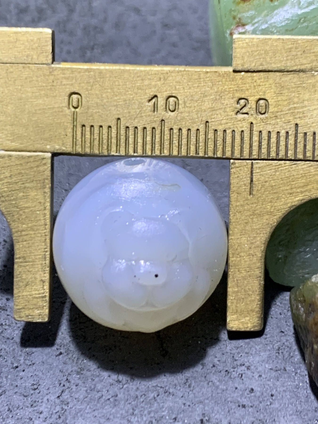 精美高玉化亚光海洋玉髓手工俏色巧雕爱心熊随形2.0随形圆珠一个