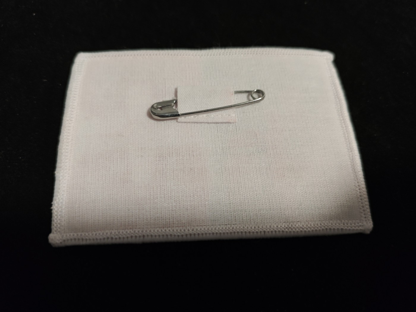 红色收藏🇨🇳毛主席像章红宝书0起专场🔥保真包老放心拍！ 北京奥运会胸牌，库存保真