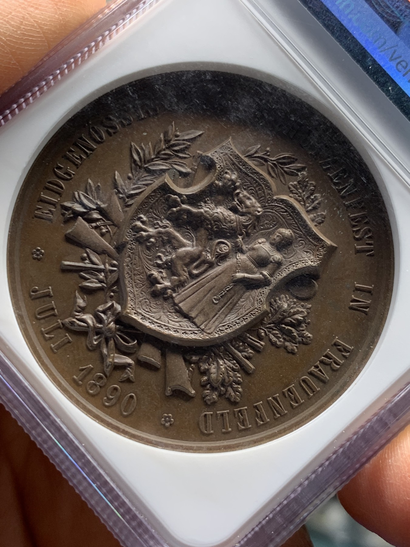 《竞宝斋》第232场-周日，周一 2场 (全场包邮) NGC MS63BN 1890年瑞士弗劳恩菲尔德射击节 美女与野兽高浮雕铜章 热门经典 细节极好 加厚盒子