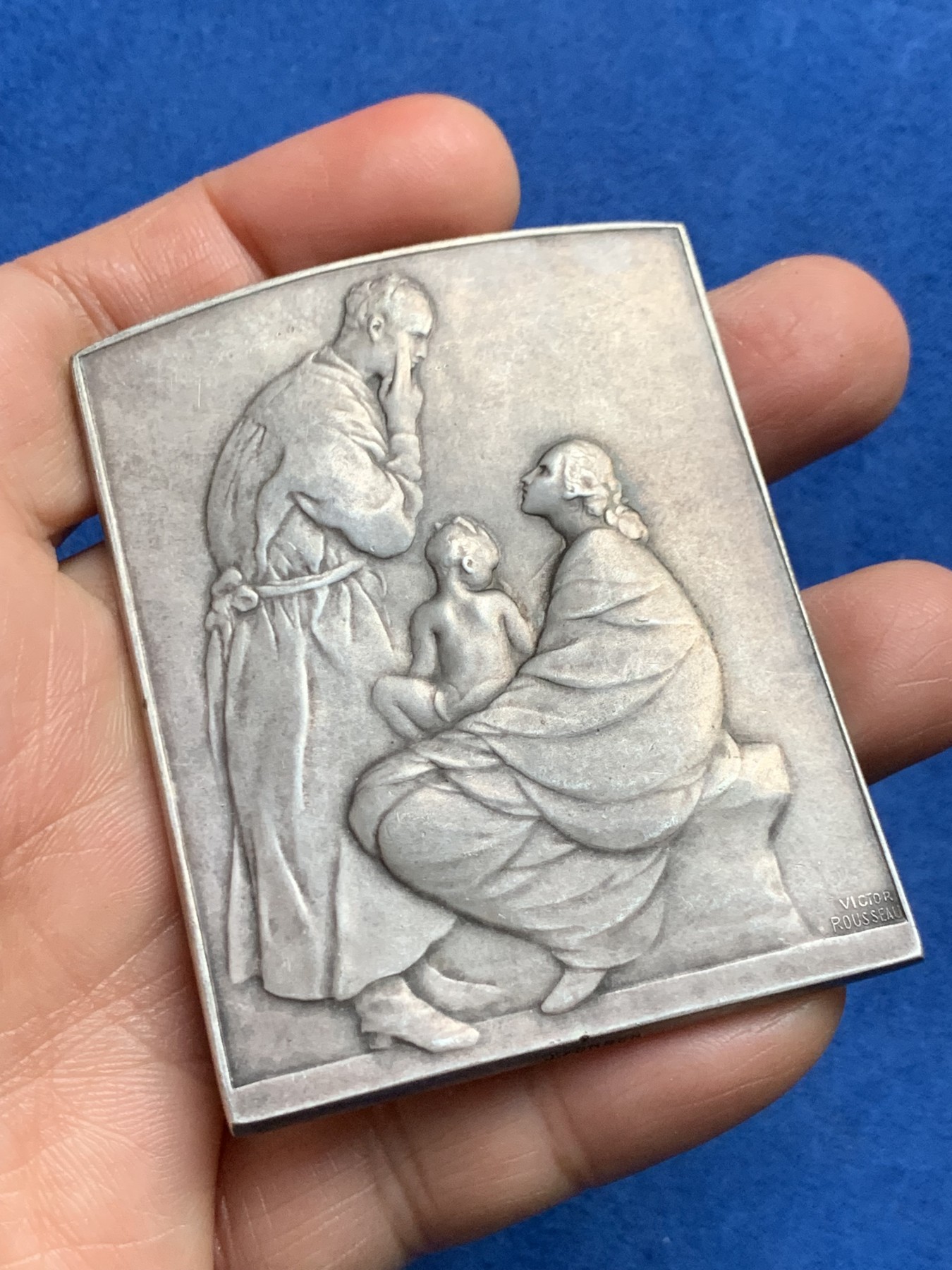 《竞宝斋》第232场-周日，周一 2场 (全场包邮) 比利时1919年一战铜章，救助战争孤儿，方型镀银，67.8×52.8mm，96g