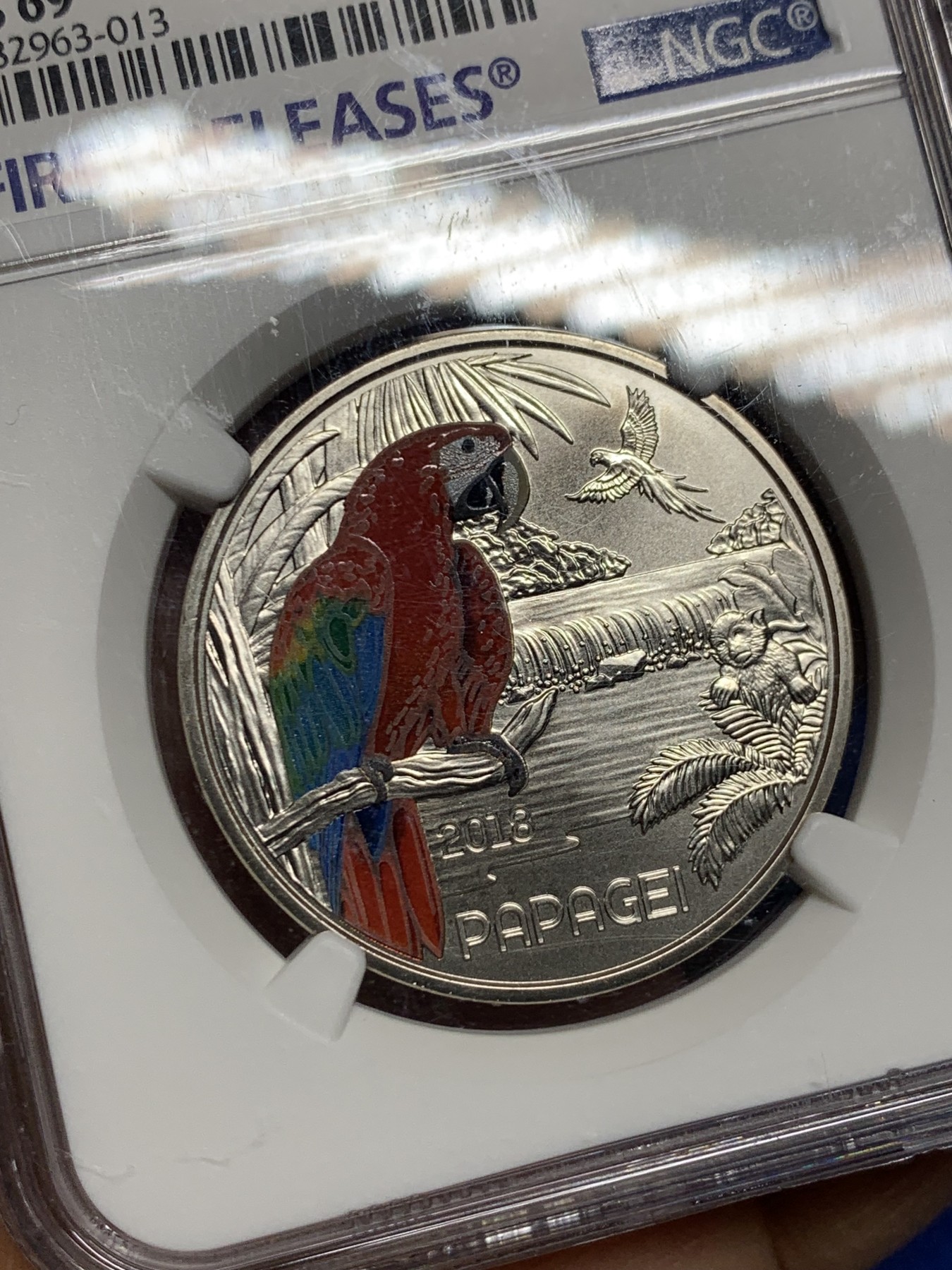 《竞宝斋》第232场-周日，周一 2场 (全场包邮) NGC MS69 奥地利2018年五颜六色的生物之鹦鹉 首发纪念币 3欧元 发行量世界50000枚
