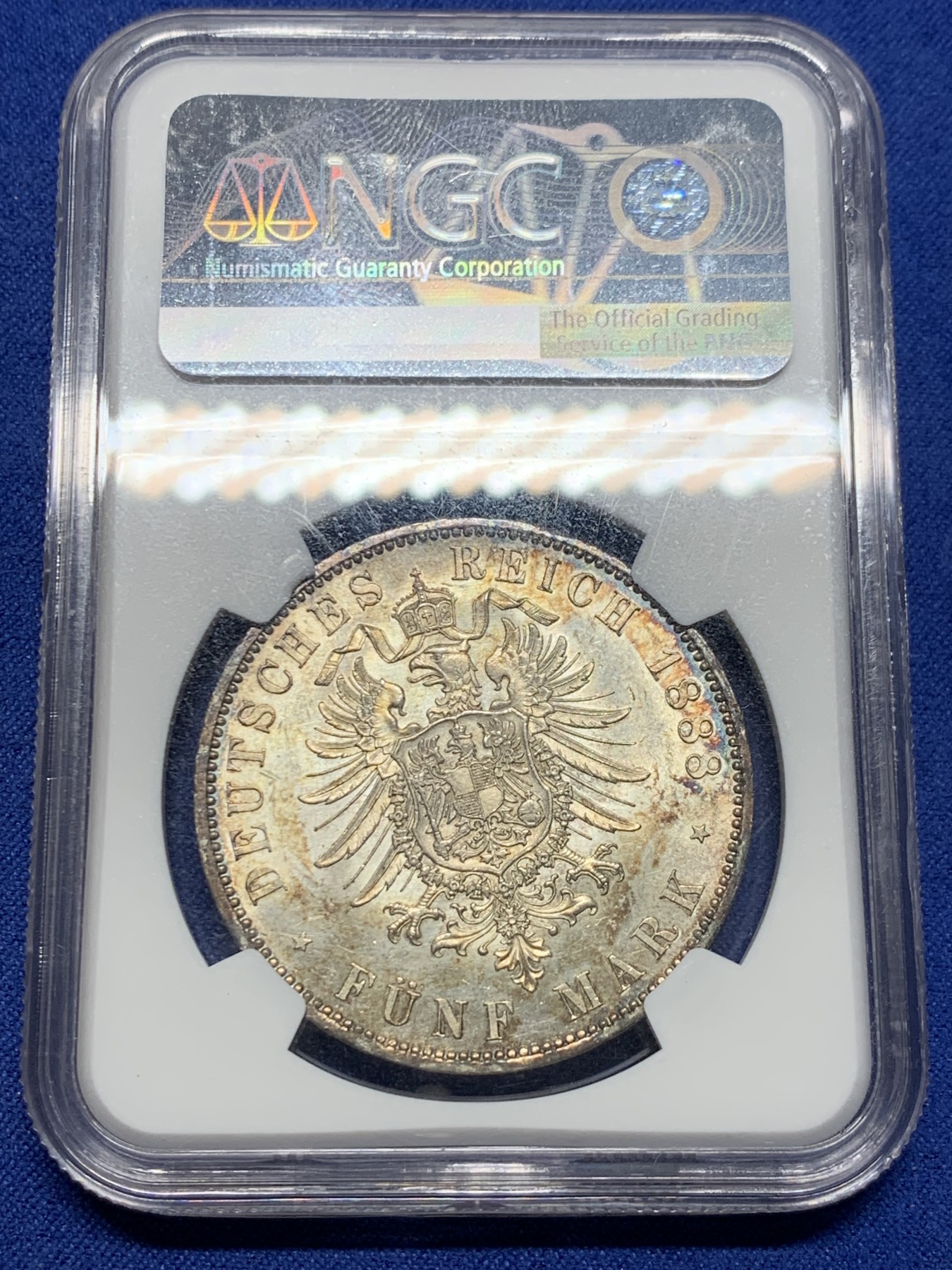 《竞宝斋》第232场-周日，周一 2场 (全场包邮) NGC-MS64 1888 三皇之年德国普鲁士腓特烈三世5马克 双面五彩包浆 丝绸底板