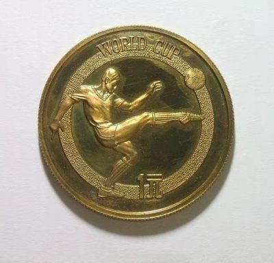 老精稀 1982年世界杯铜足球 1元纪念精制币 带原光 - 老精稀 1982年世界杯铜足球 1元纪念精制币 带原光