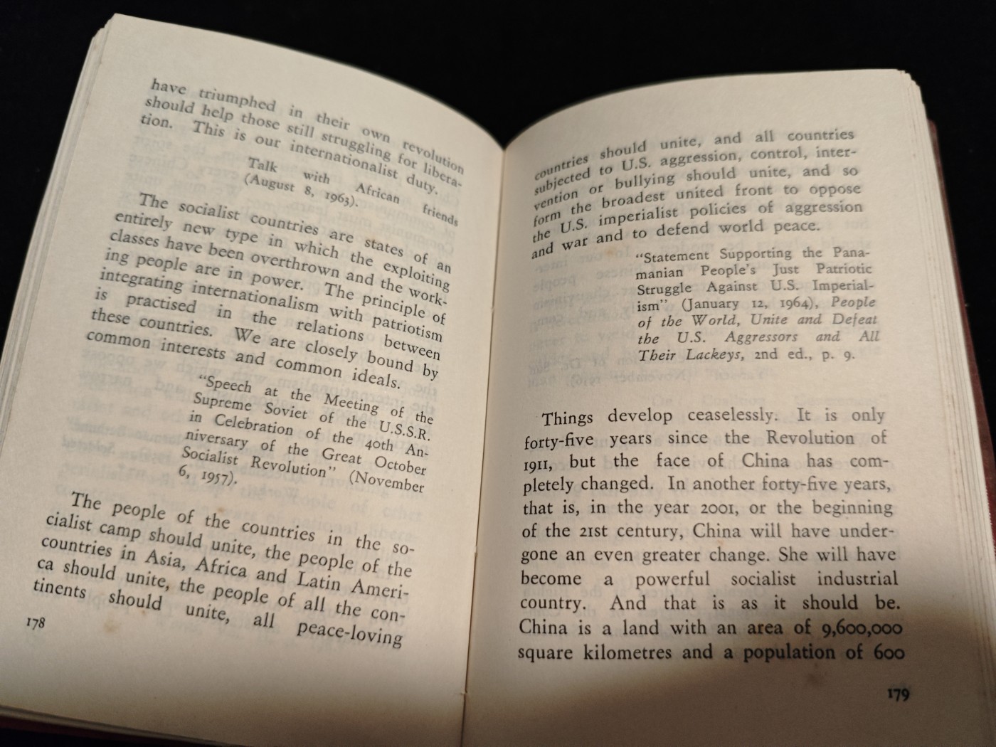 红色收藏🇨🇳毛主席像章红宝书0起专场🔥保真包老放心拍！ 毛主席语录红宝书，外国友人版