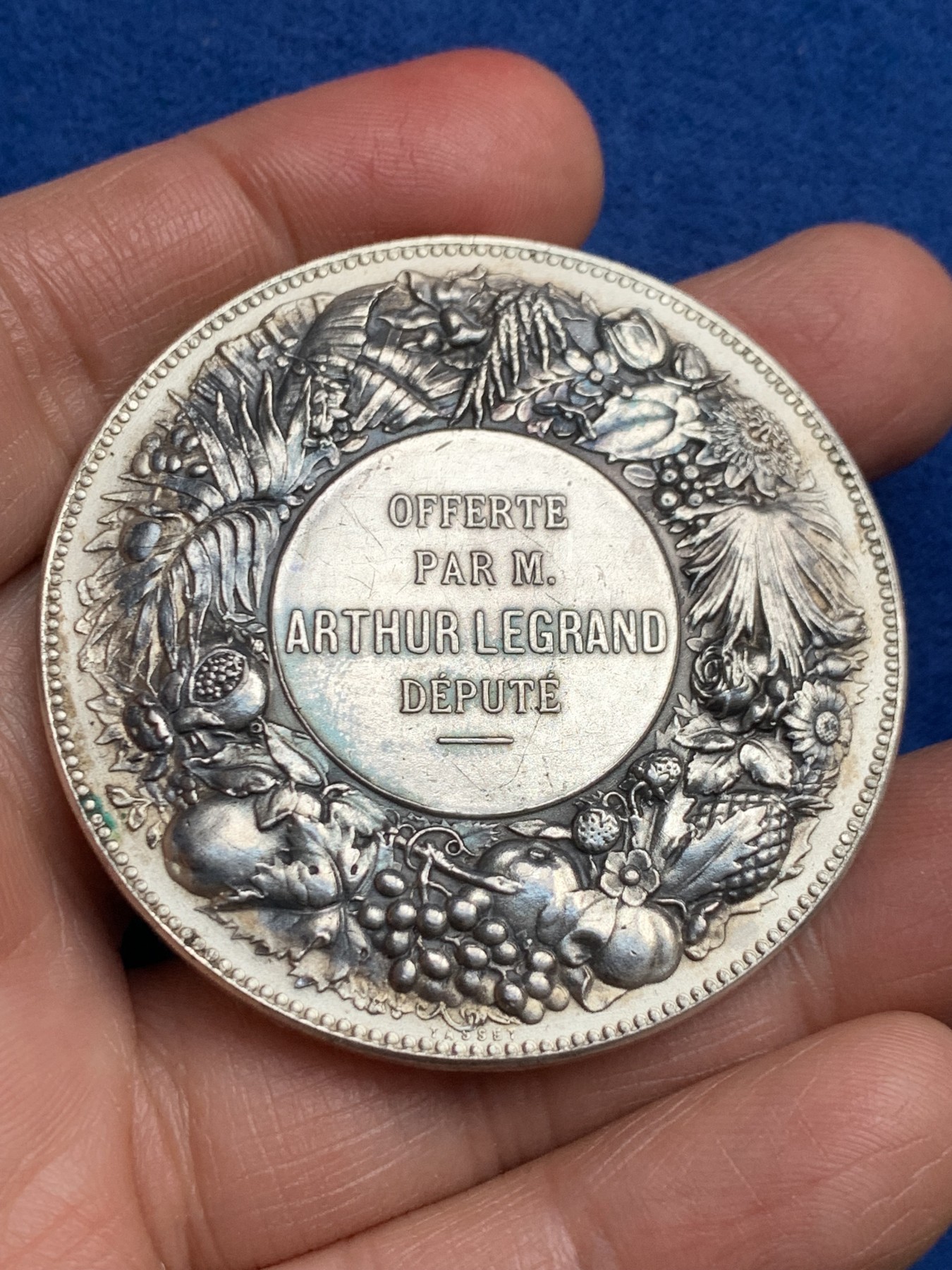 《竞宝斋》第232场-周日，周一 2场 (全场包邮) 法国农业女神银章，直径50.5毫米，重68.2克，边铭 丰饶角argent