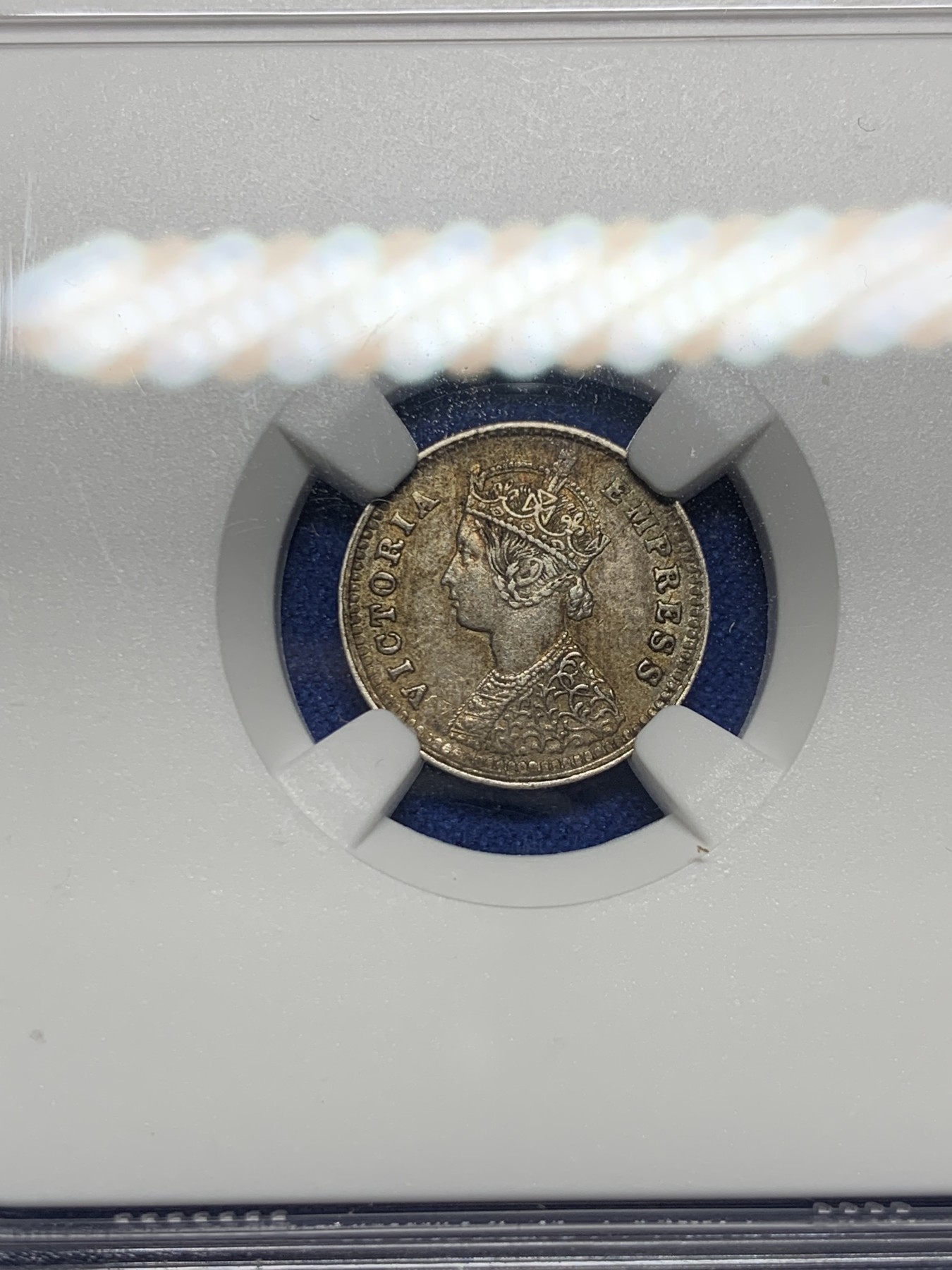 《竞宝斋》第232场-周日，周一 2场 (全场包邮) NGC AU55 英属印度1900年2安娜银币 老包浆