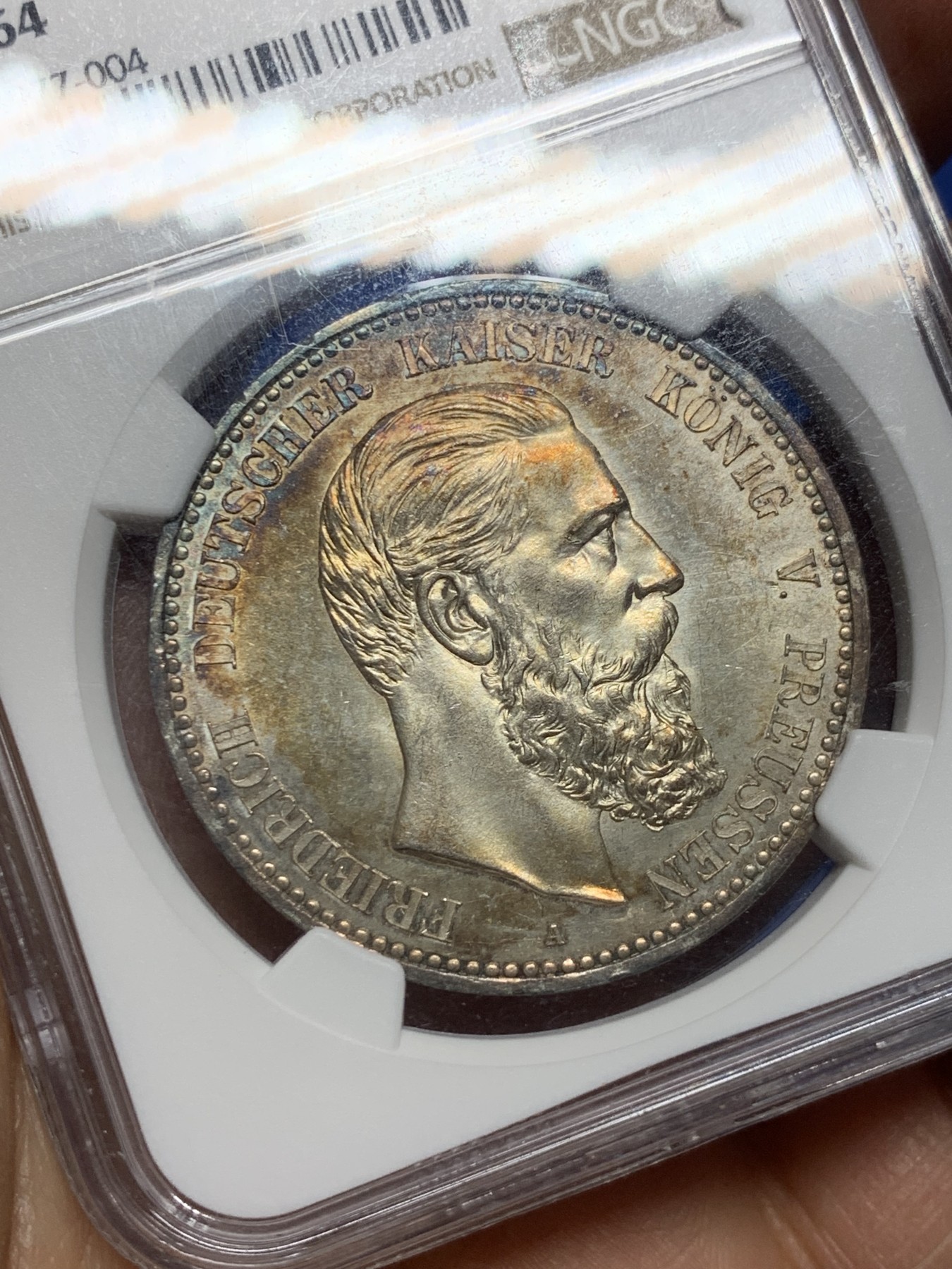 《竞宝斋》第232场-周日，周一 2场 (全场包邮) NGC-MS64 1888 三皇之年德国普鲁士腓特烈三世5马克 双面五彩包浆 丝绸底板