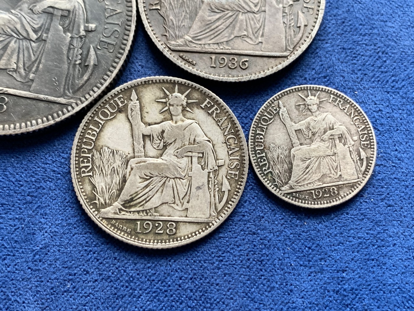 《竞宝斋》第232场-周日，周一 2场 (全场包邮) 4枚一套 法属印支1928年坐洋银币1皮亚斯特+20分+10分(1928年为五珍之一)+1936年50分