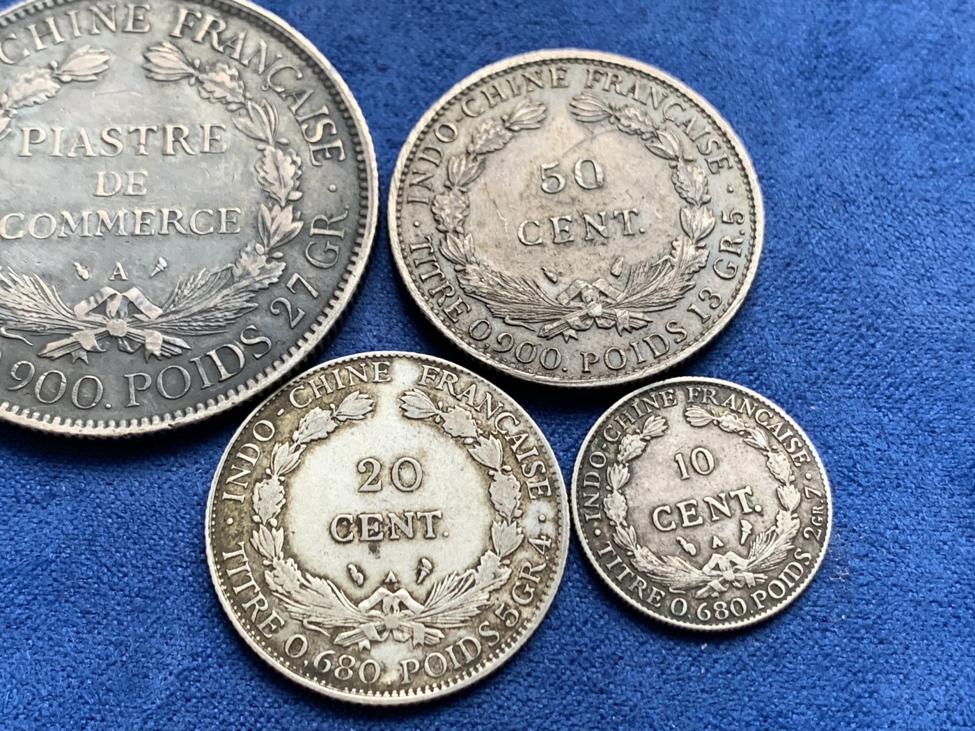 《竞宝斋》第232场-周日，周一 2场 (全场包邮) 4枚一套 法属印支1928年坐洋银币1皮亚斯特+20分+10分(1928年为五珍之一)+1936年50分